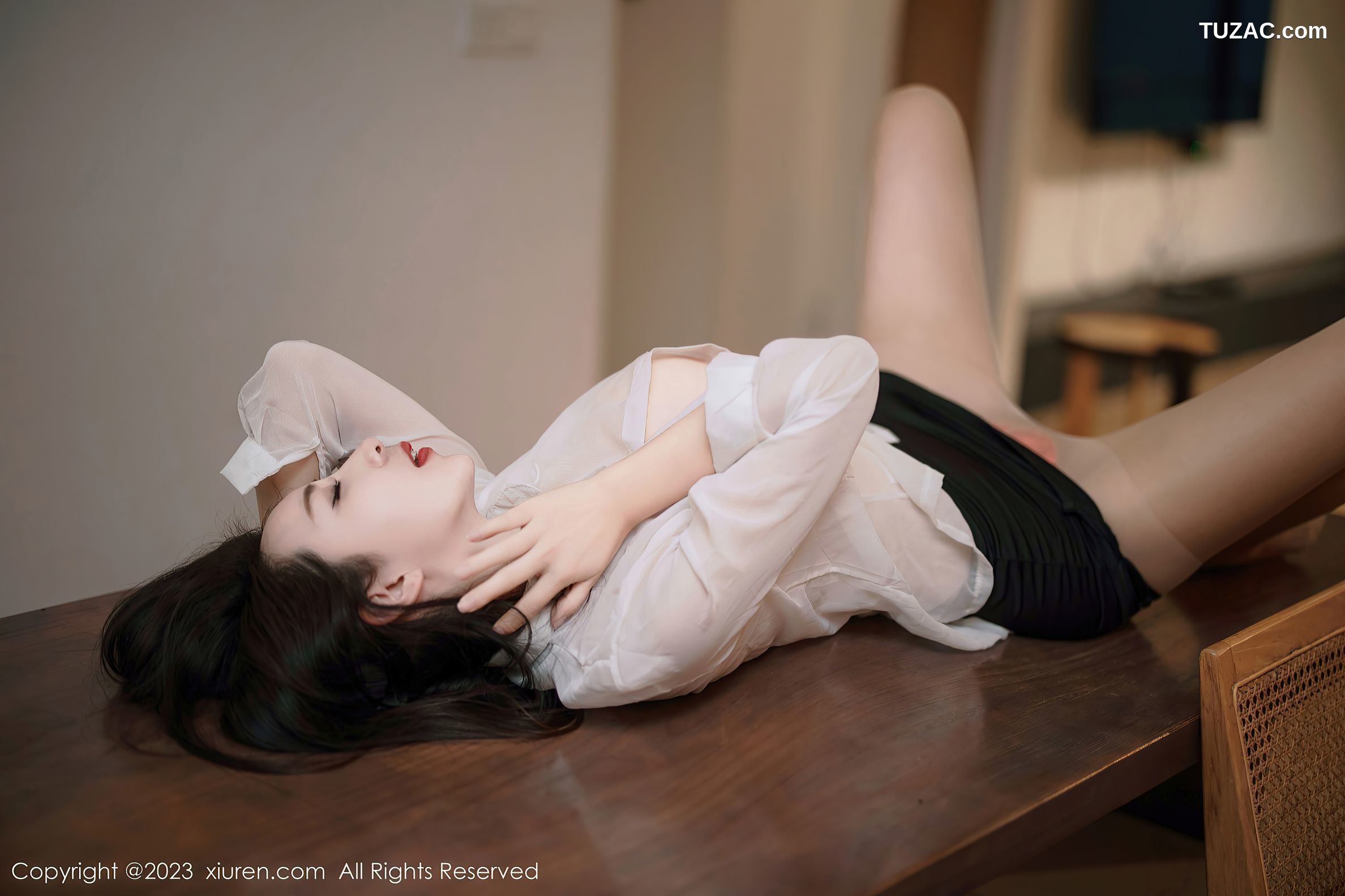 XiuRen秀人网-6341-娇喘JC-薄透白T黑色短裙超薄肉丝-2023.03.01