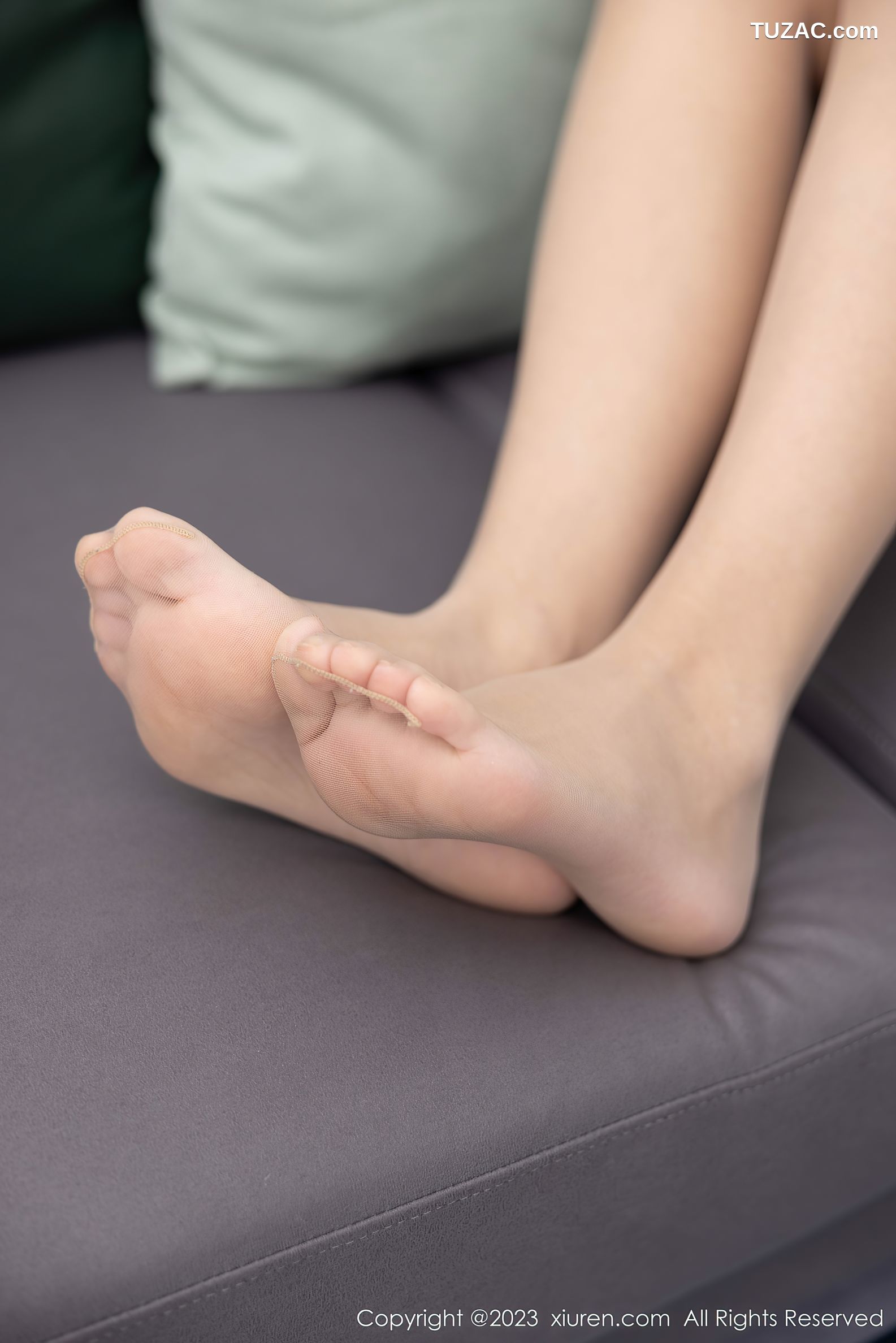 XiuRen秀人网-6344-可樂Vicky-黑色肩连衣短裙超薄黑丝-2023.03.01