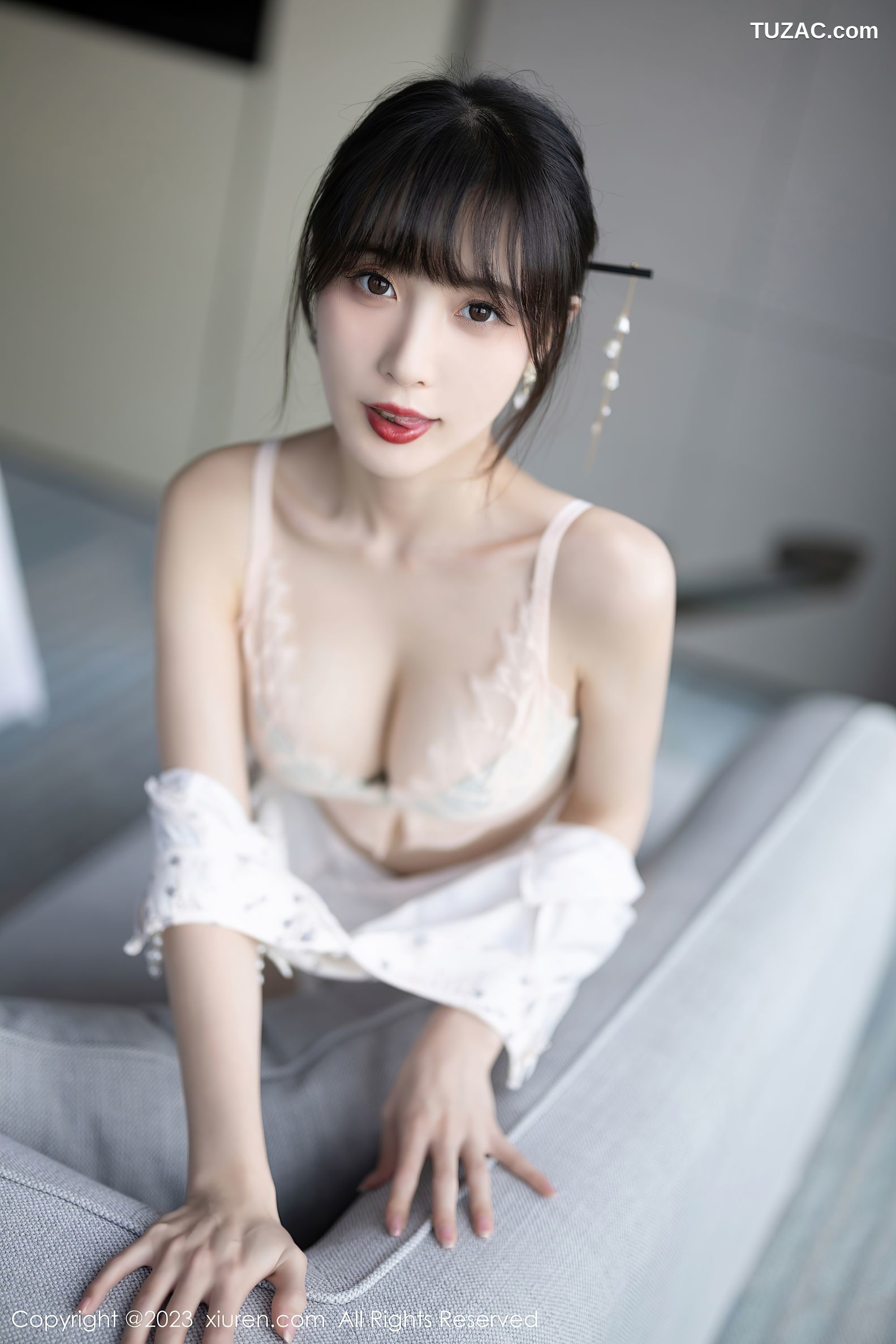 XiuRen秀人网-6346-林星阑-海南旅拍浅色短款旗袍浅粉色蕾丝内衣-2023.03.01