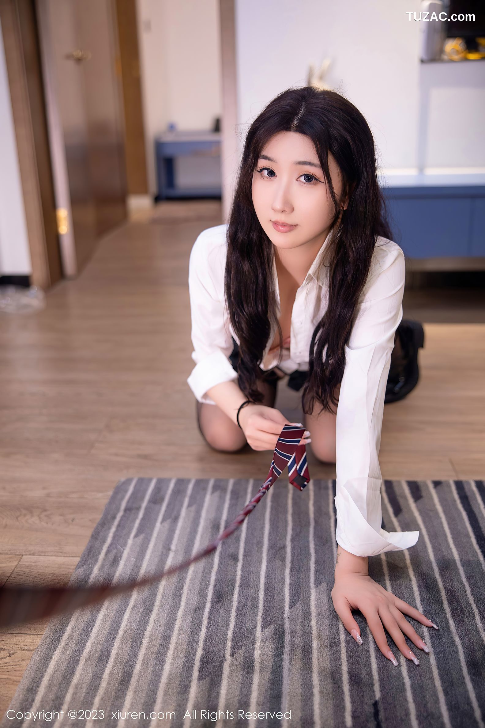 XiuRen秀人网-6350-江真真-白T黑短裙粉色蕾丝内衣黑丝吊带袜-2023.03.02