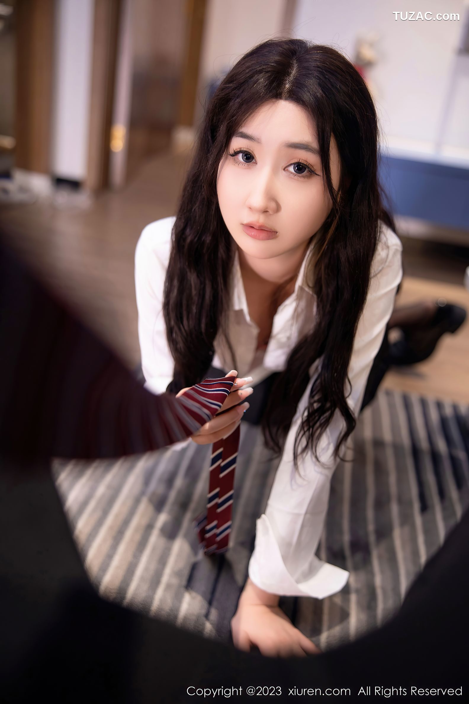 XiuRen秀人网-6350-江真真-白T黑短裙粉色蕾丝内衣黑丝吊带袜-2023.03.02