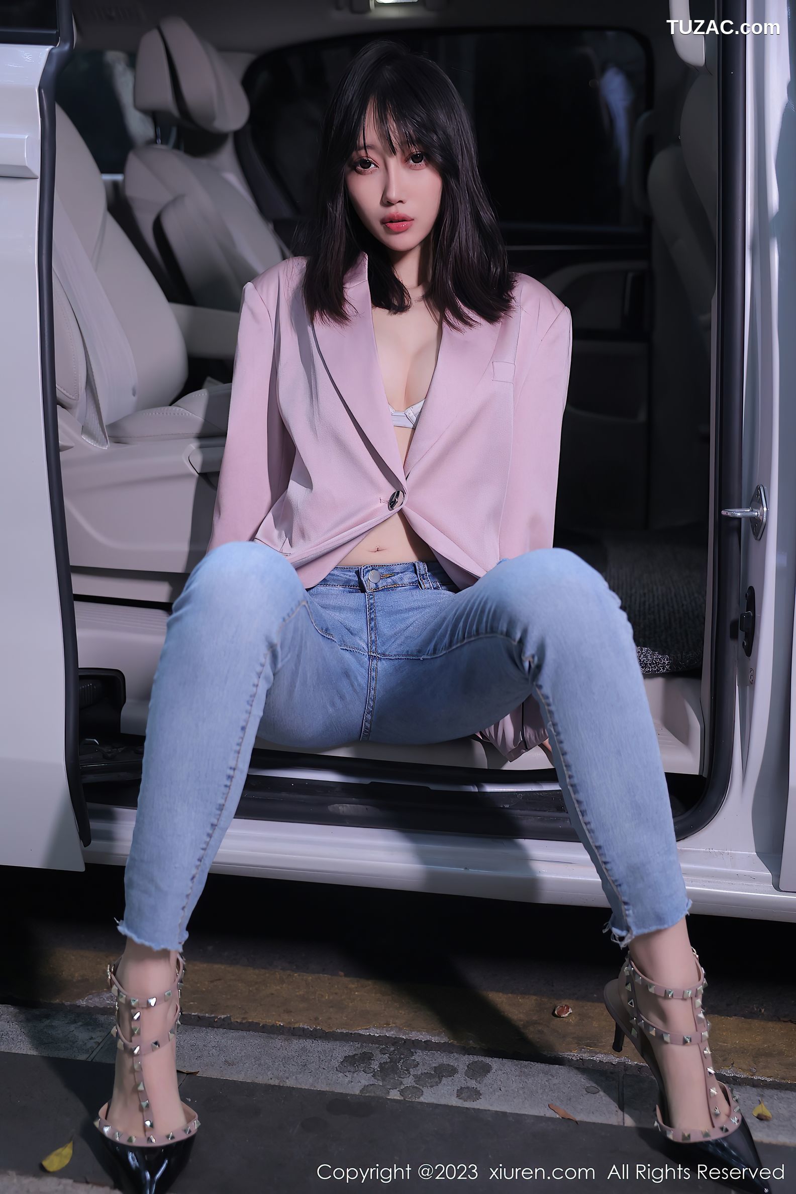 XiuRen秀人网-6355-玥儿玥er-万宁旅拍粉灰色上衣牛仔裤白色内衣-2023.03.03