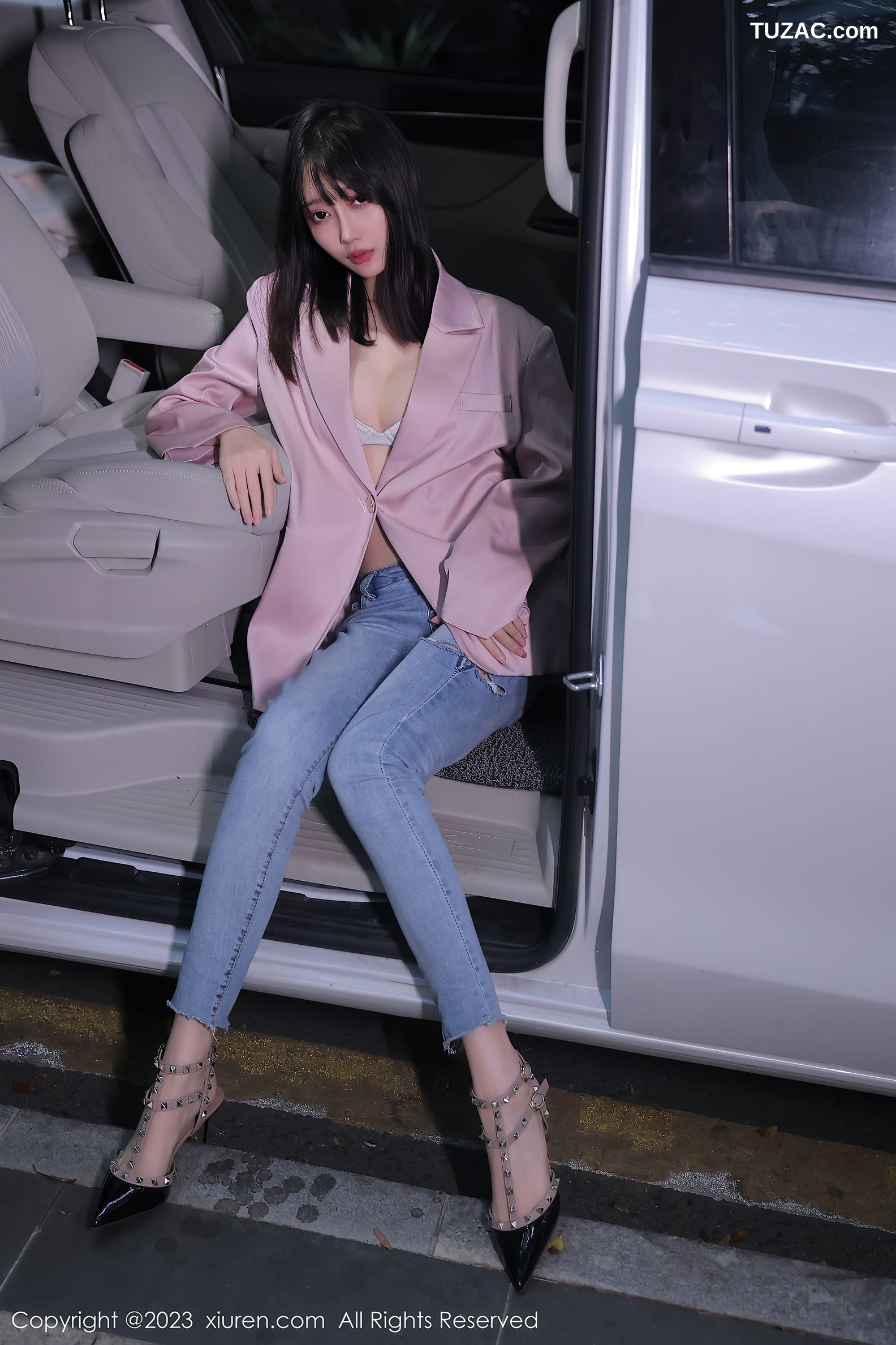 XiuRen秀人网-6355-玥儿玥er-万宁旅拍粉灰色上衣牛仔裤白色内衣-2023.03.03