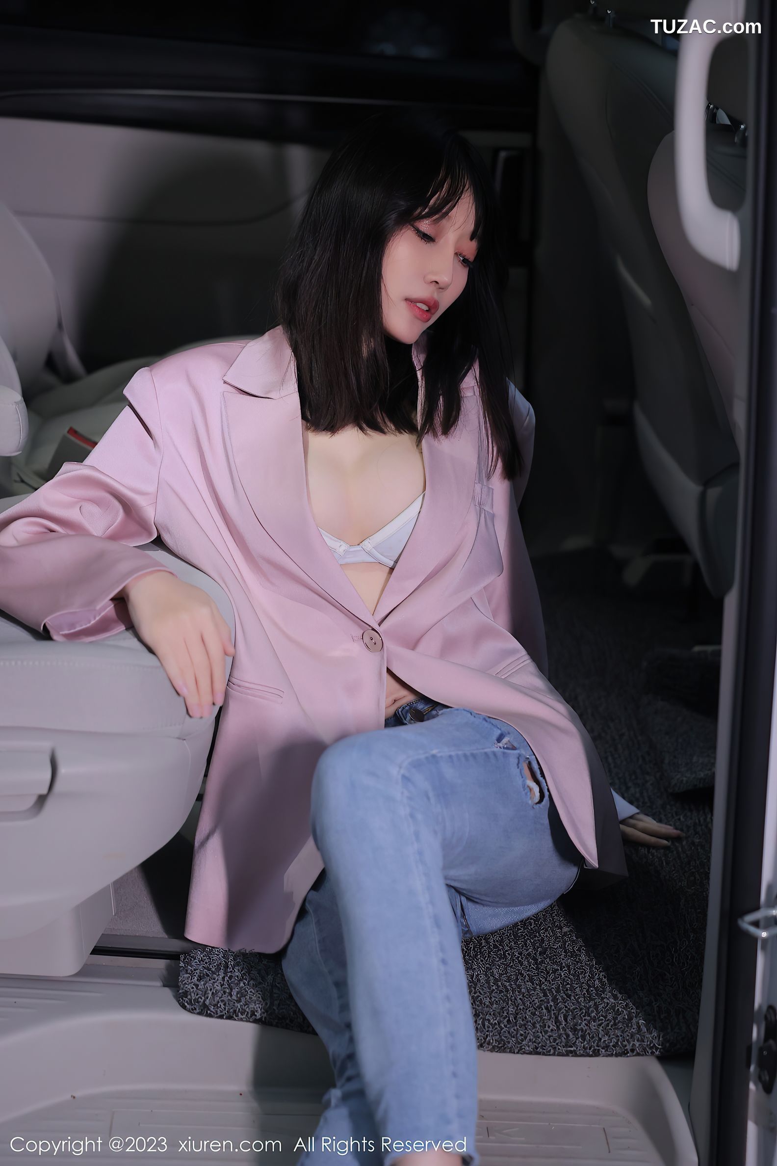 XiuRen秀人网-6355-玥儿玥er-万宁旅拍粉灰色上衣牛仔裤白色内衣-2023.03.03