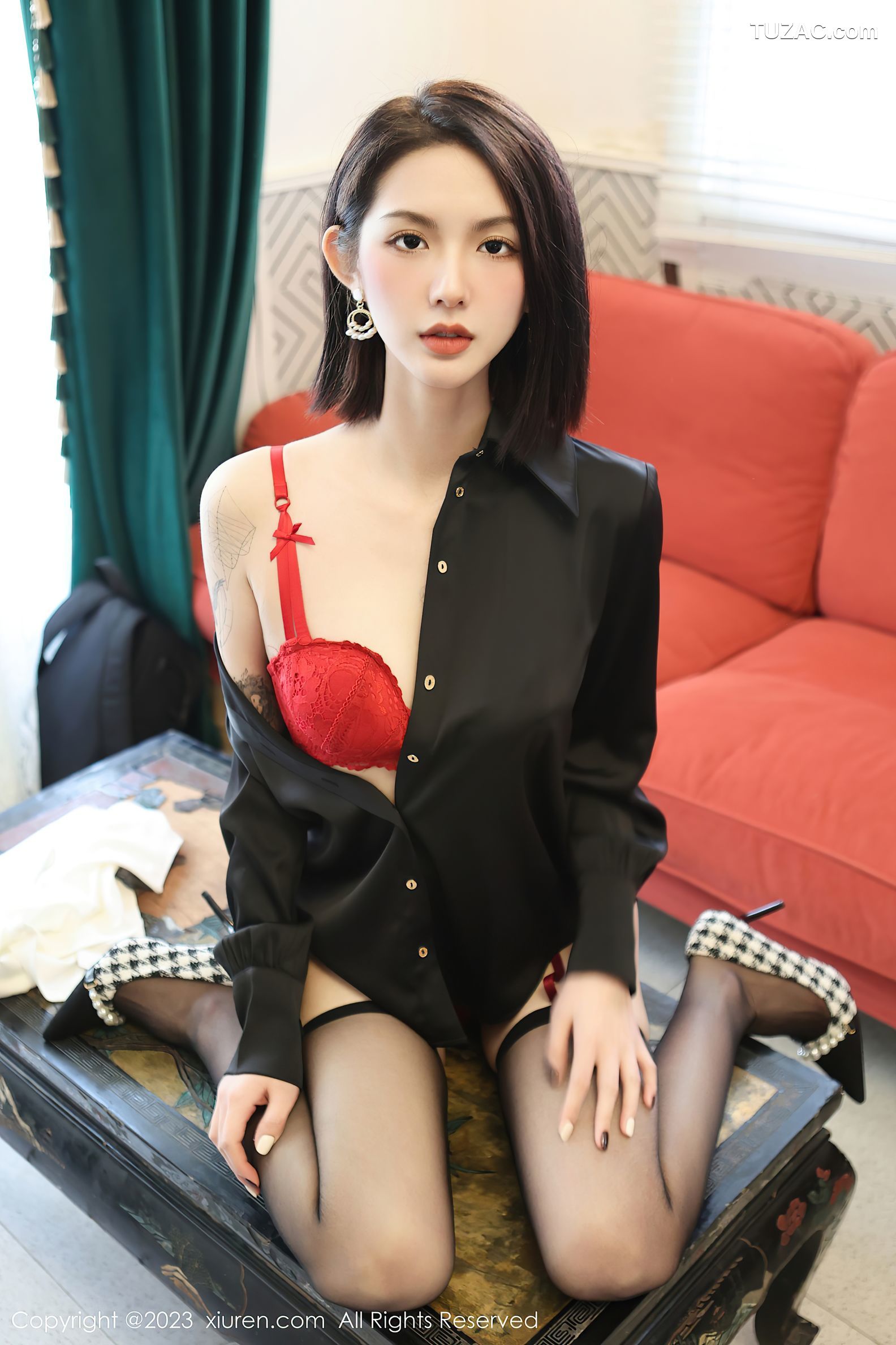 XiuRen秀人网-6356-乔一一-红色蕾丝内衣黑丝吊带袜-2023.03.03