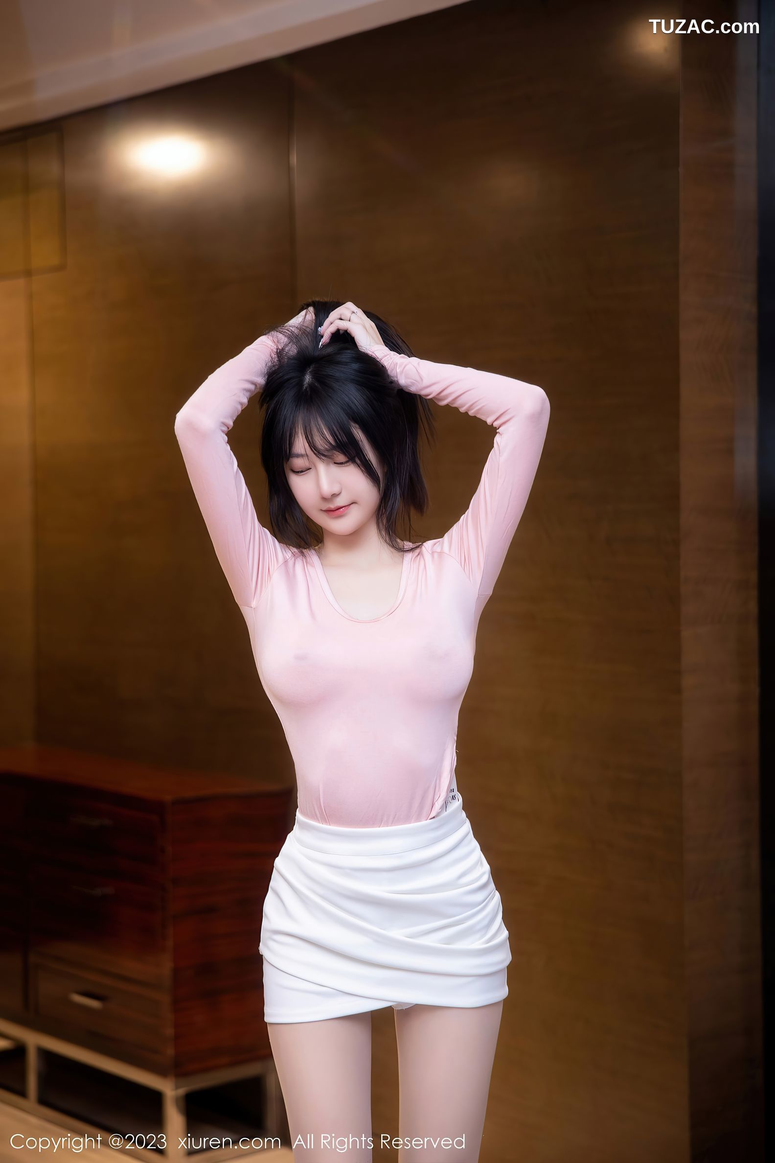 XiuRen秀人网-6367-谢小蒽-粉色上衣白短裙超薄肉丝-2023.03.06