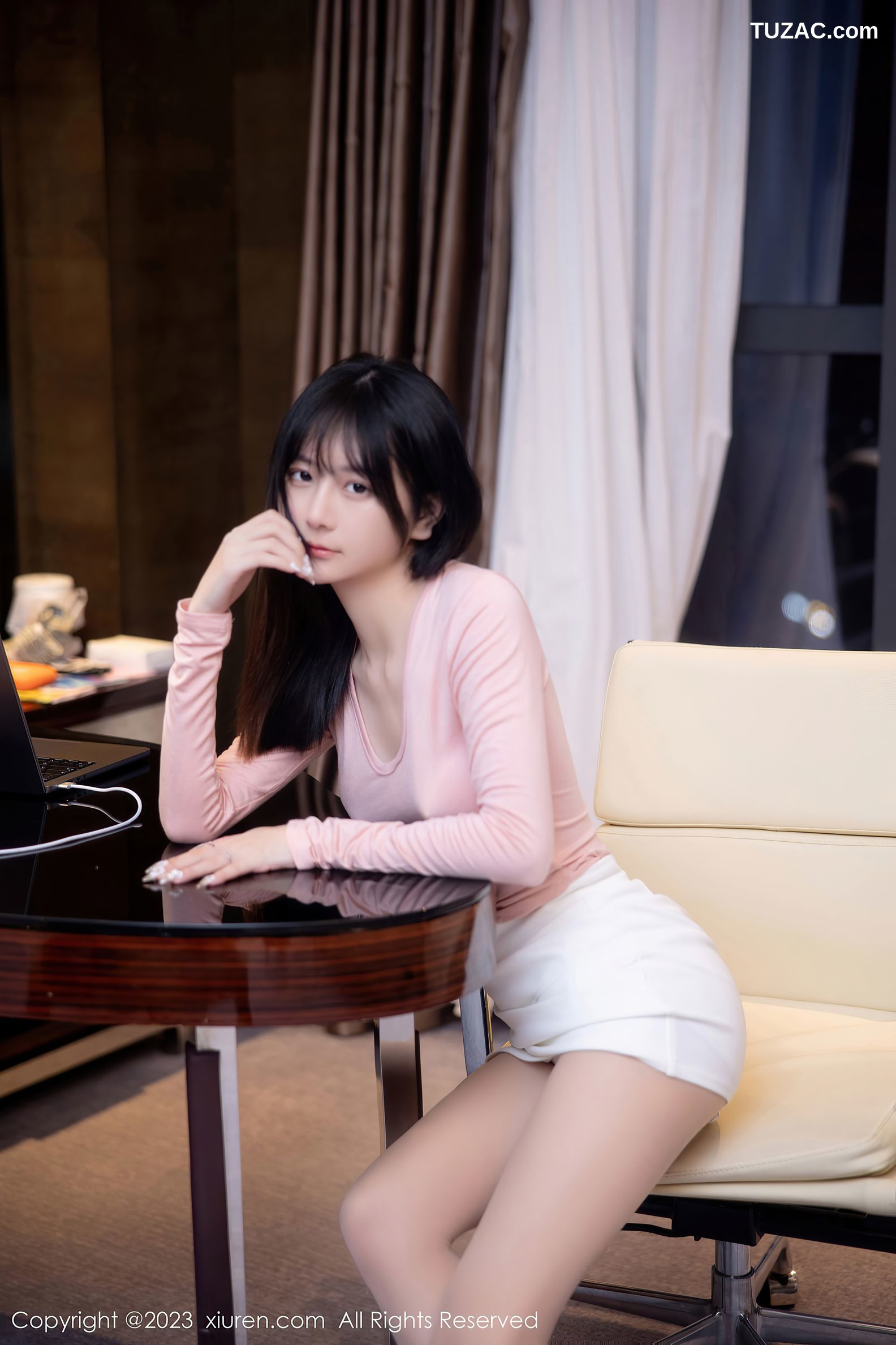 XiuRen秀人网-6367-谢小蒽-粉色上衣白短裙超薄肉丝-2023.03.06