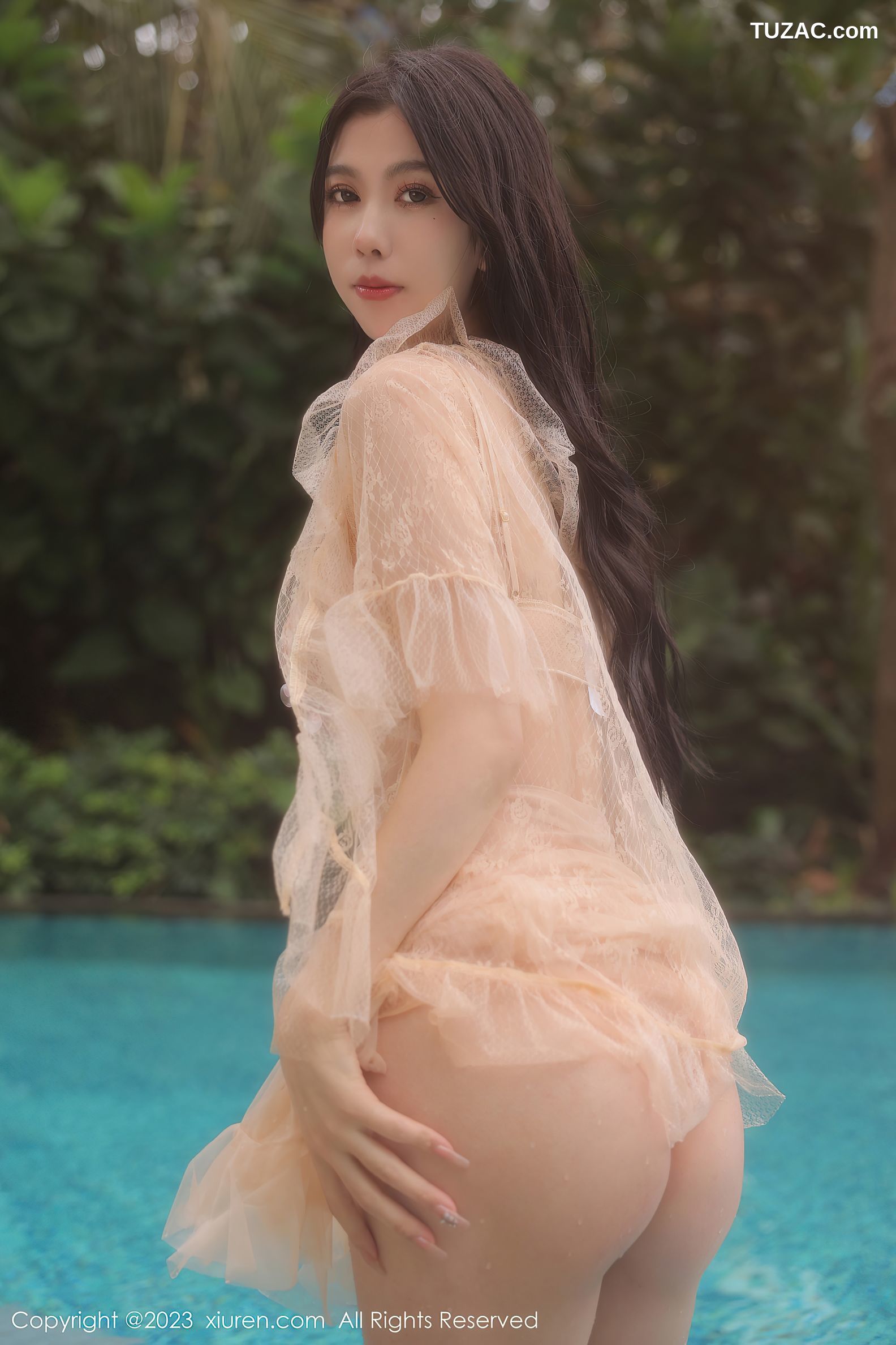 XiuRen秀人网-6370-李雅柔182CM-泳池场景性感浅色薄透连衣长裙-2023.03.07