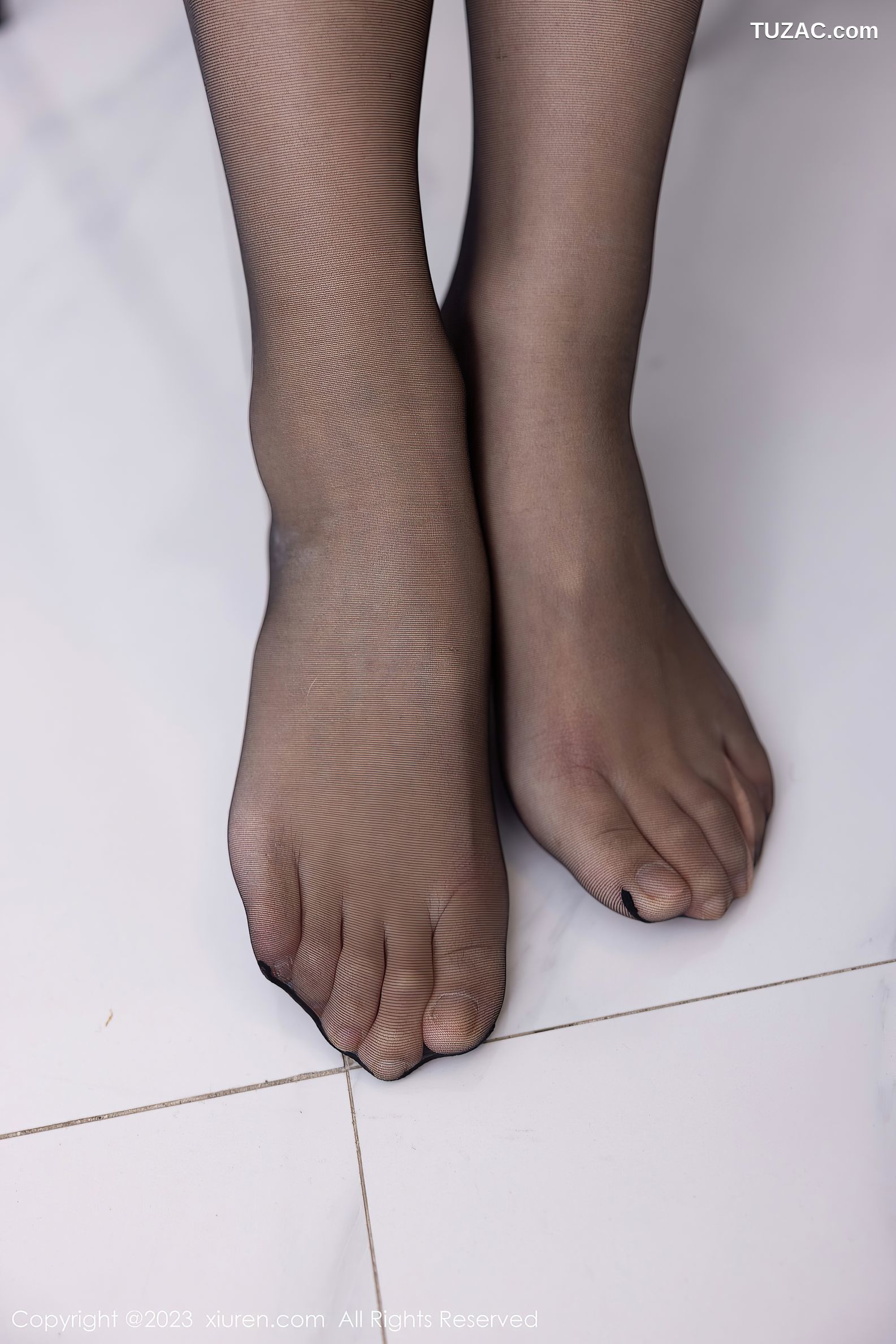 XiuRen秀人网-6374-可樂Vicky-蓝紫色吊带短裙超薄黑丝-2023.03.07