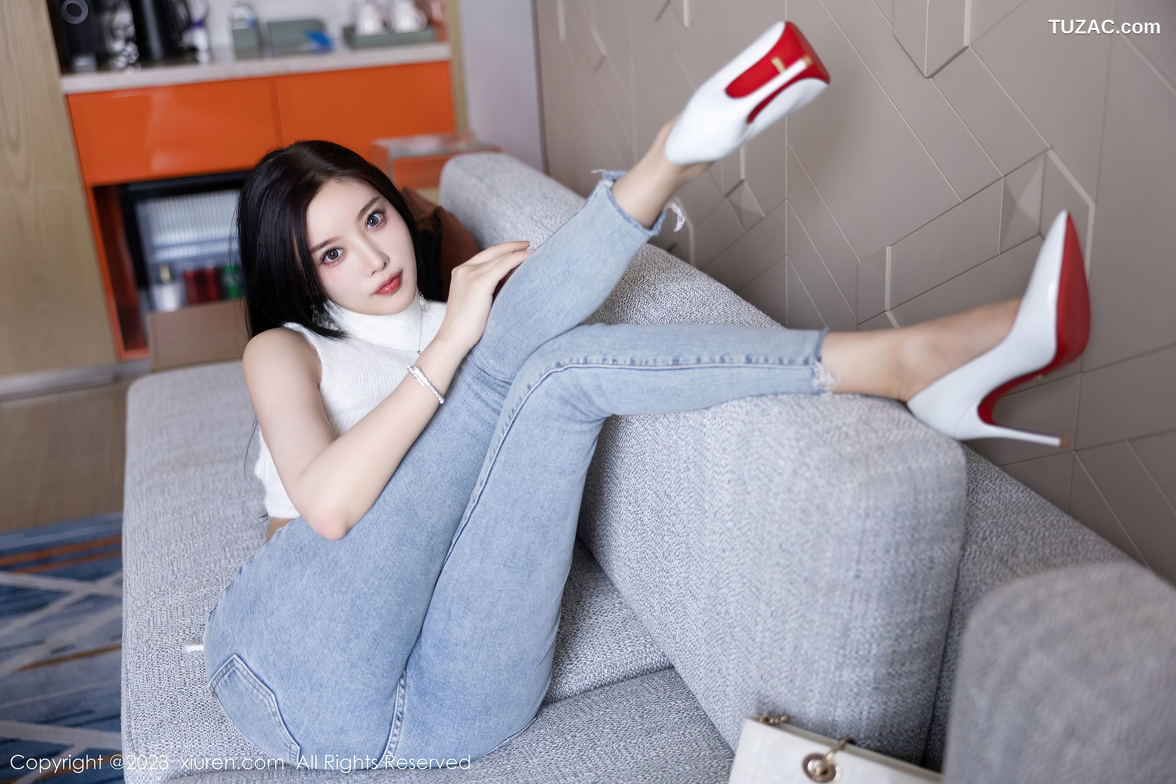 XiuRen秀人网-6377-杨晨晨Yome-白色短款上衣牛仔裤-2023.03.07