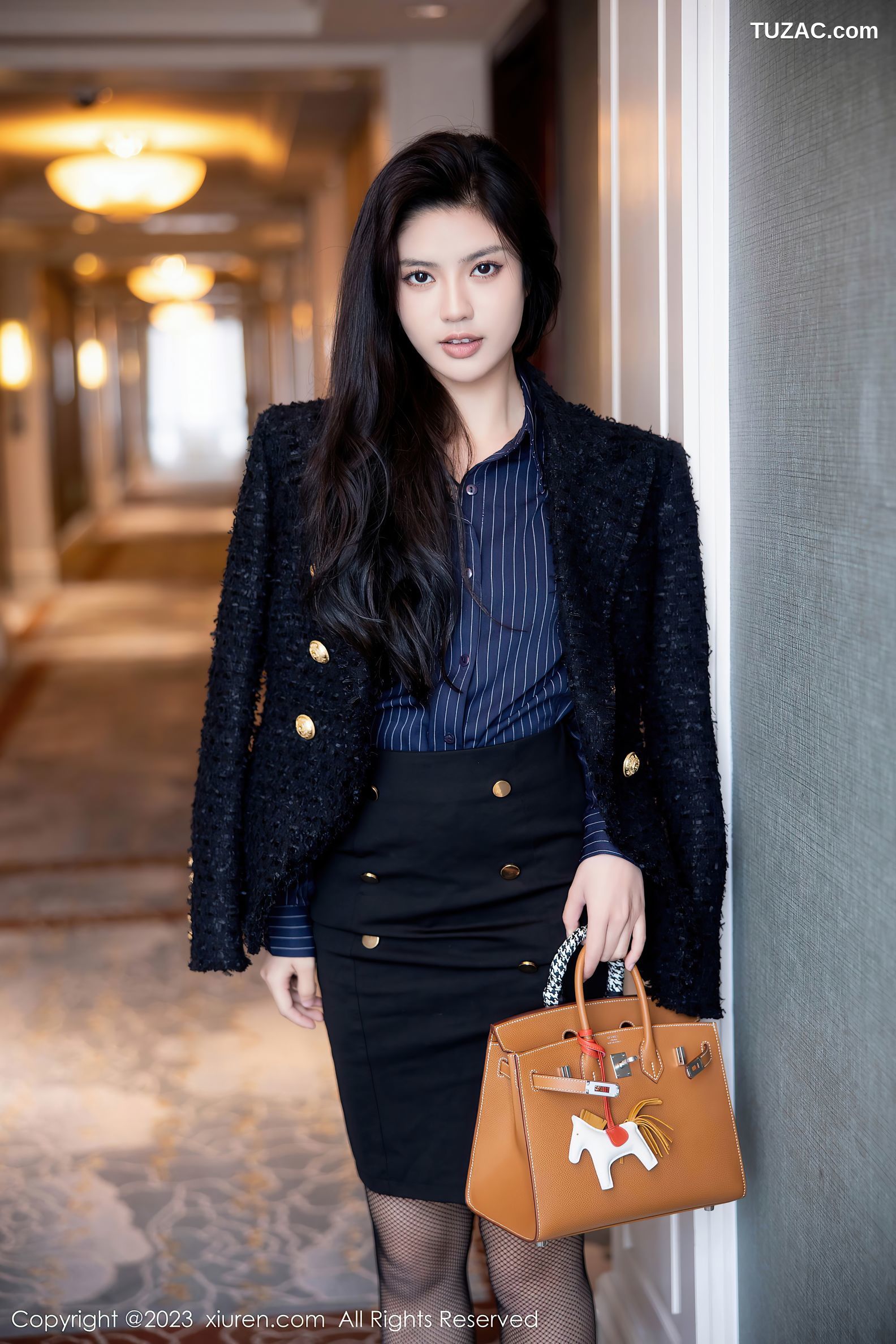 XiuRen秀人网-6391-浅浅Danny-深蓝色条纹T恤黑色蕾丝内衣-2023.03.10