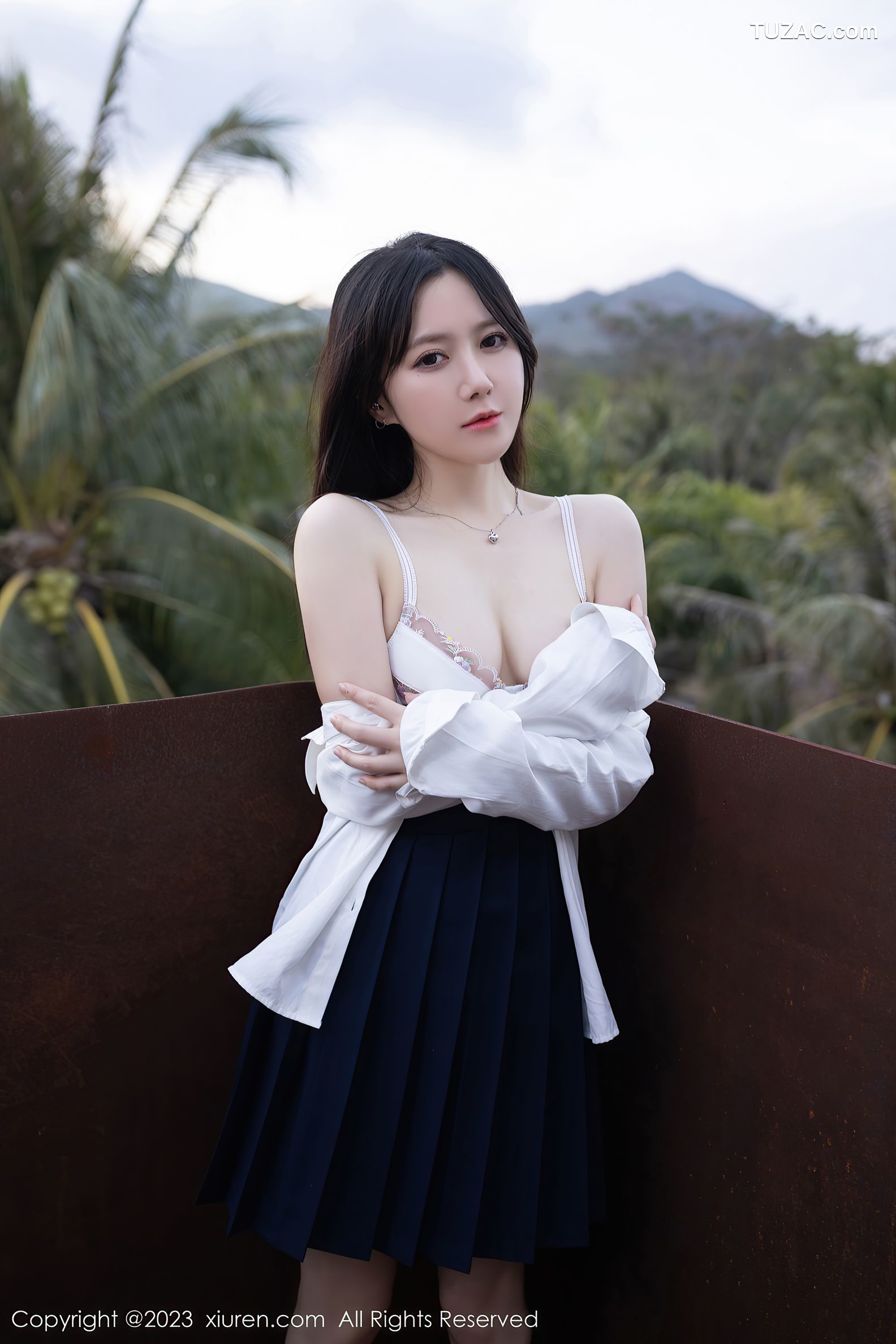 XiuRen秀人网-6400-鱼子酱Fish-性感学妹装扮白T深蓝短裙-2023.03.10