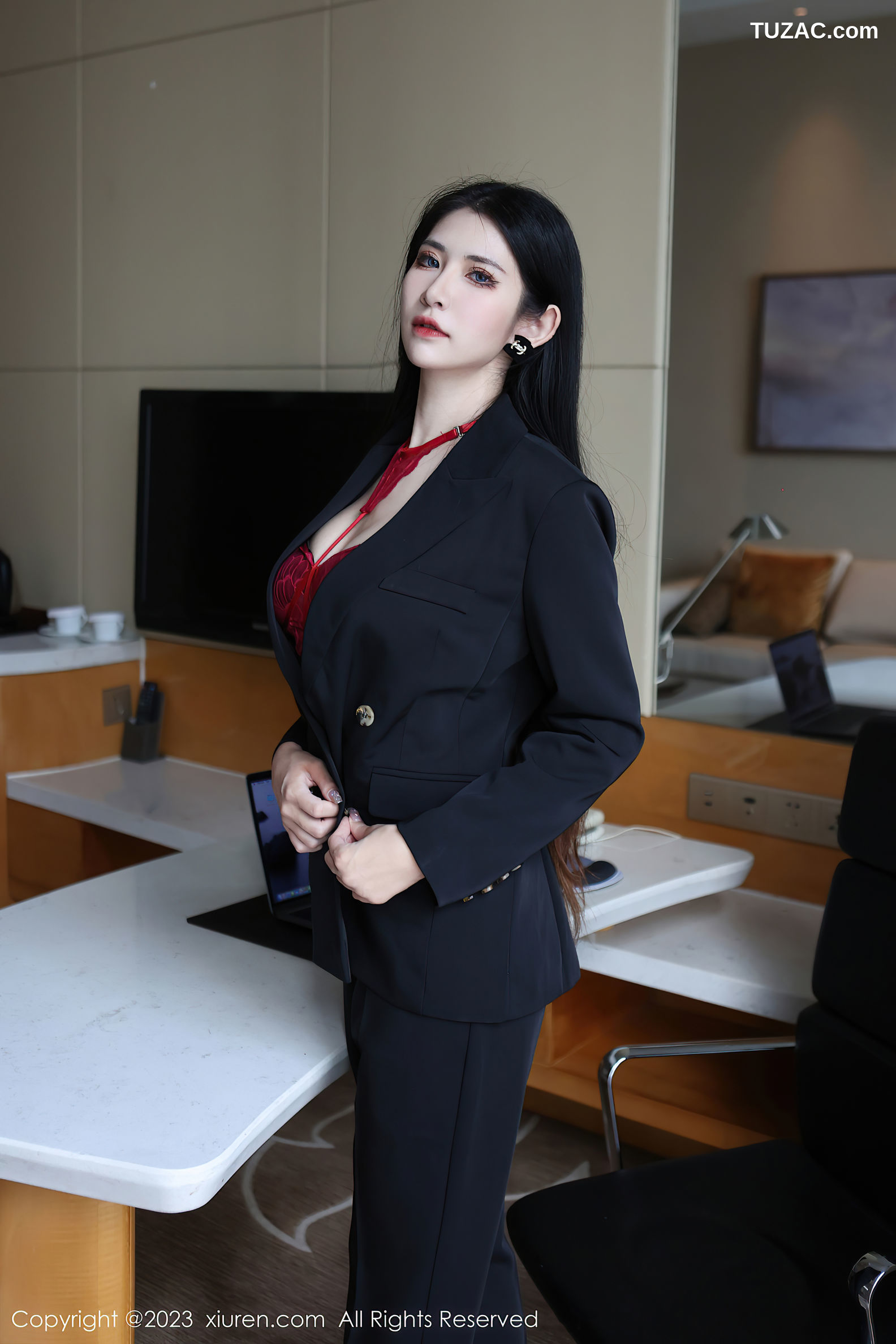 XiuRen秀人网-6402-依娜Yina-深色西服红色蕾丝内衣-2023.03.13