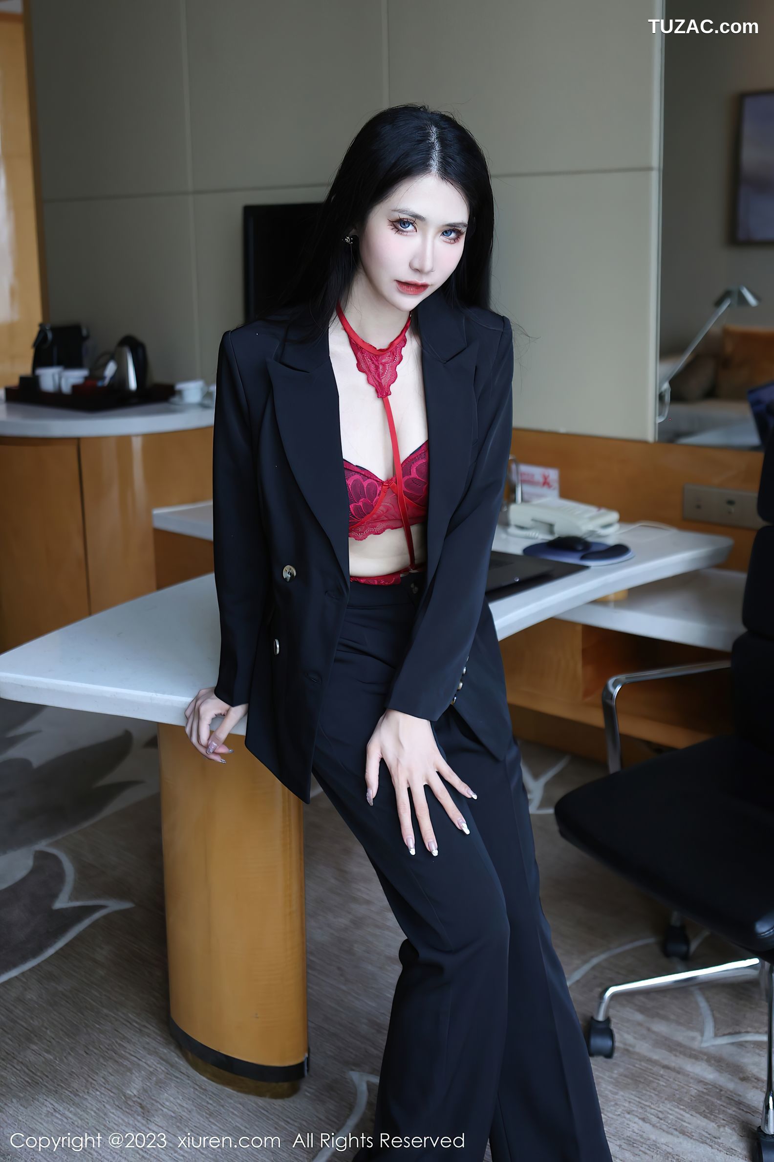 XiuRen秀人网-6402-依娜Yina-深色西服红色蕾丝内衣-2023.03.13