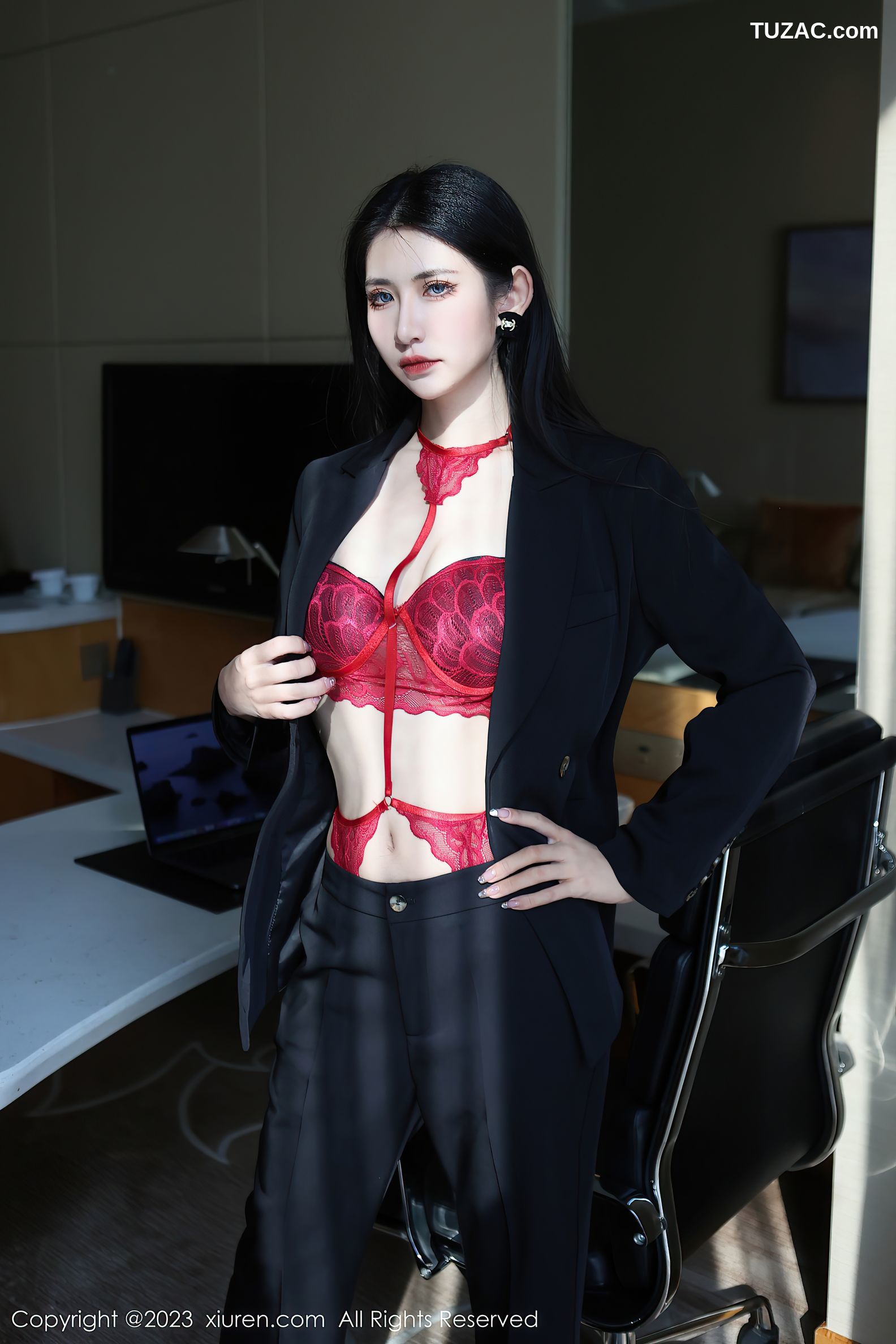 XiuRen秀人网-6402-依娜Yina-深色西服红色蕾丝内衣-2023.03.13