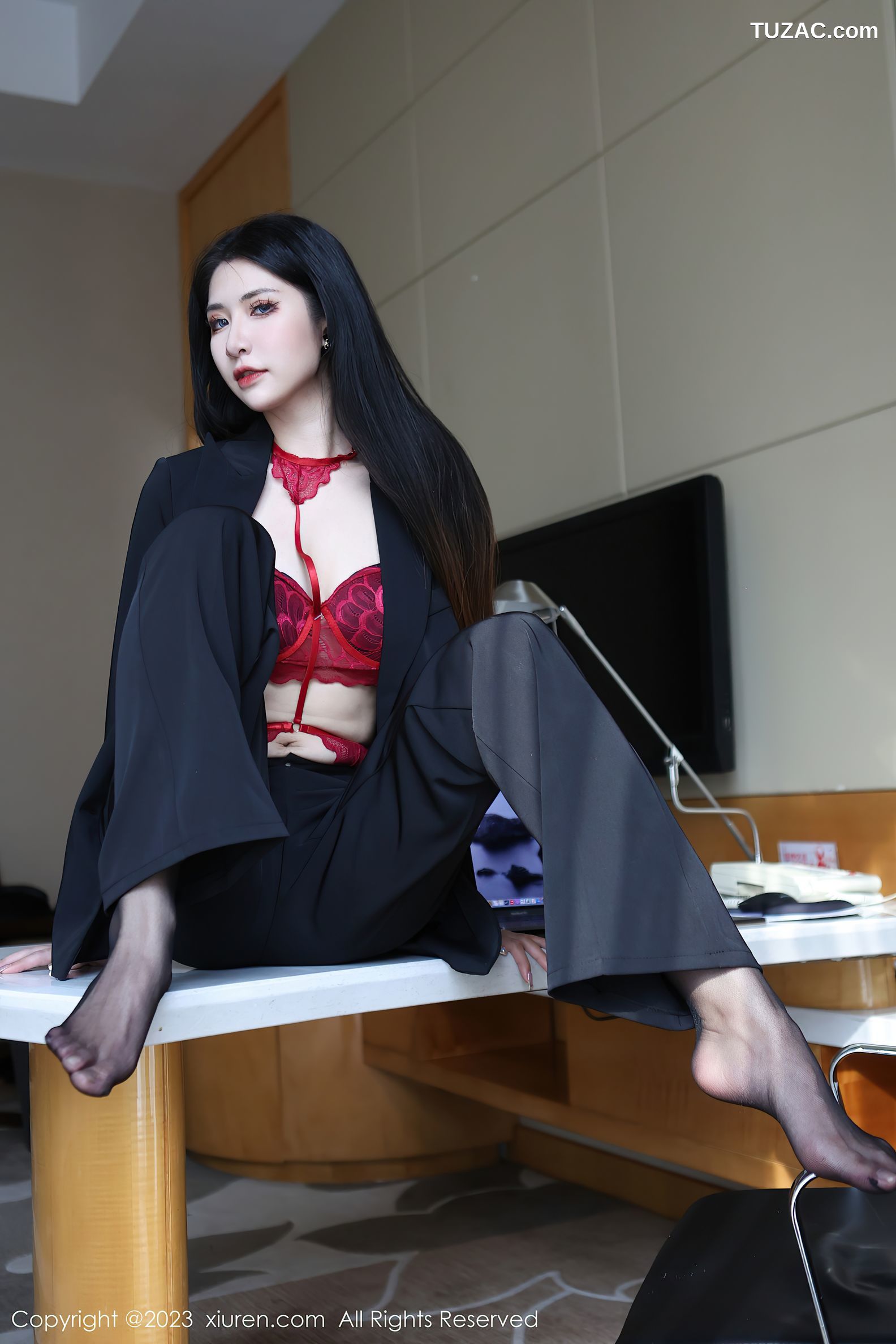 XiuRen秀人网-6402-依娜Yina-深色西服红色蕾丝内衣-2023.03.13