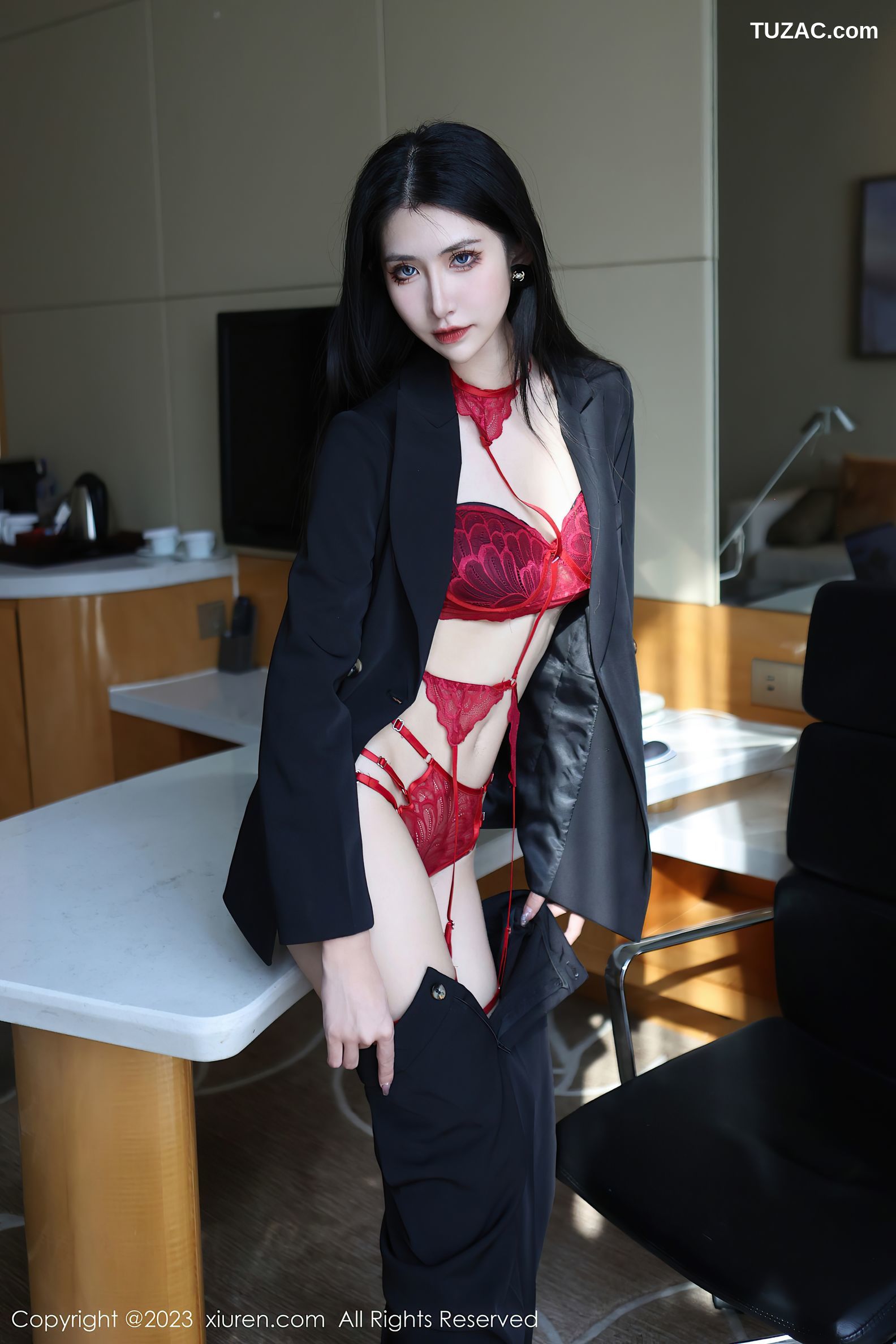 XiuRen秀人网-6402-依娜Yina-深色西服红色蕾丝内衣-2023.03.13