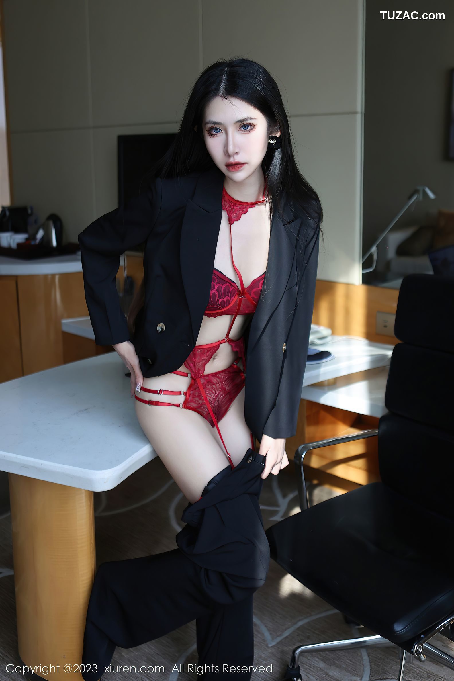 XiuRen秀人网-6402-依娜Yina-深色西服红色蕾丝内衣-2023.03.13