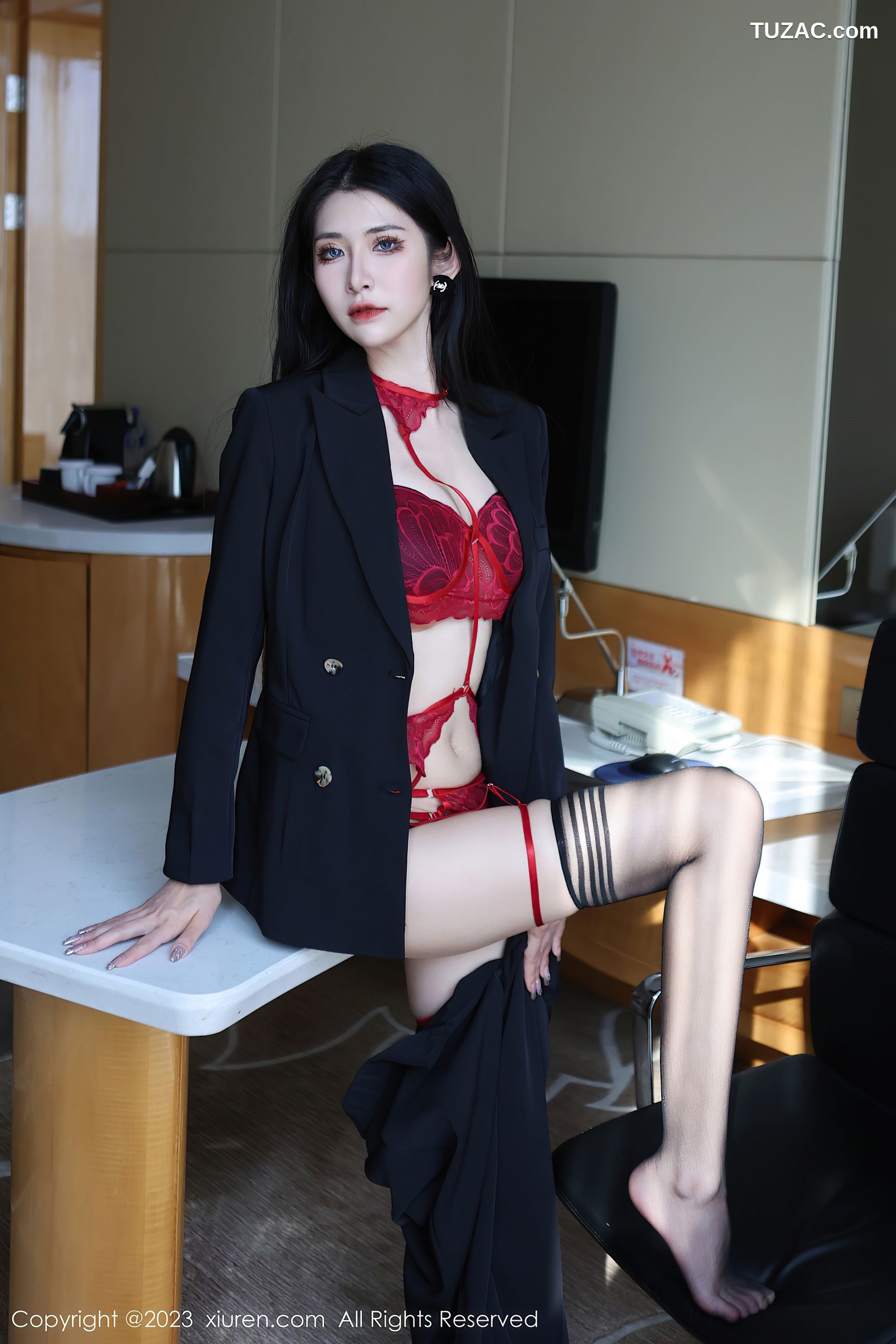 XiuRen秀人网-6402-依娜Yina-深色西服红色蕾丝内衣-2023.03.13