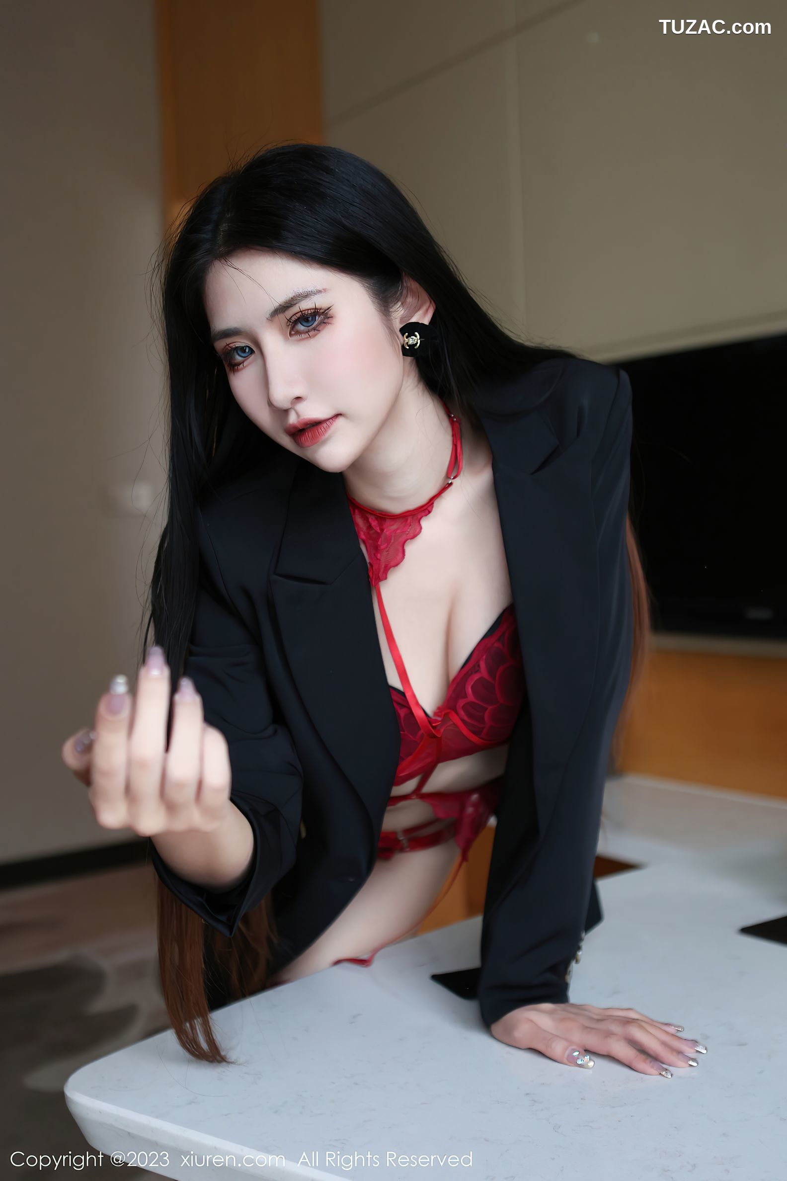 XiuRen秀人网-6402-依娜Yina-深色西服红色蕾丝内衣-2023.03.13