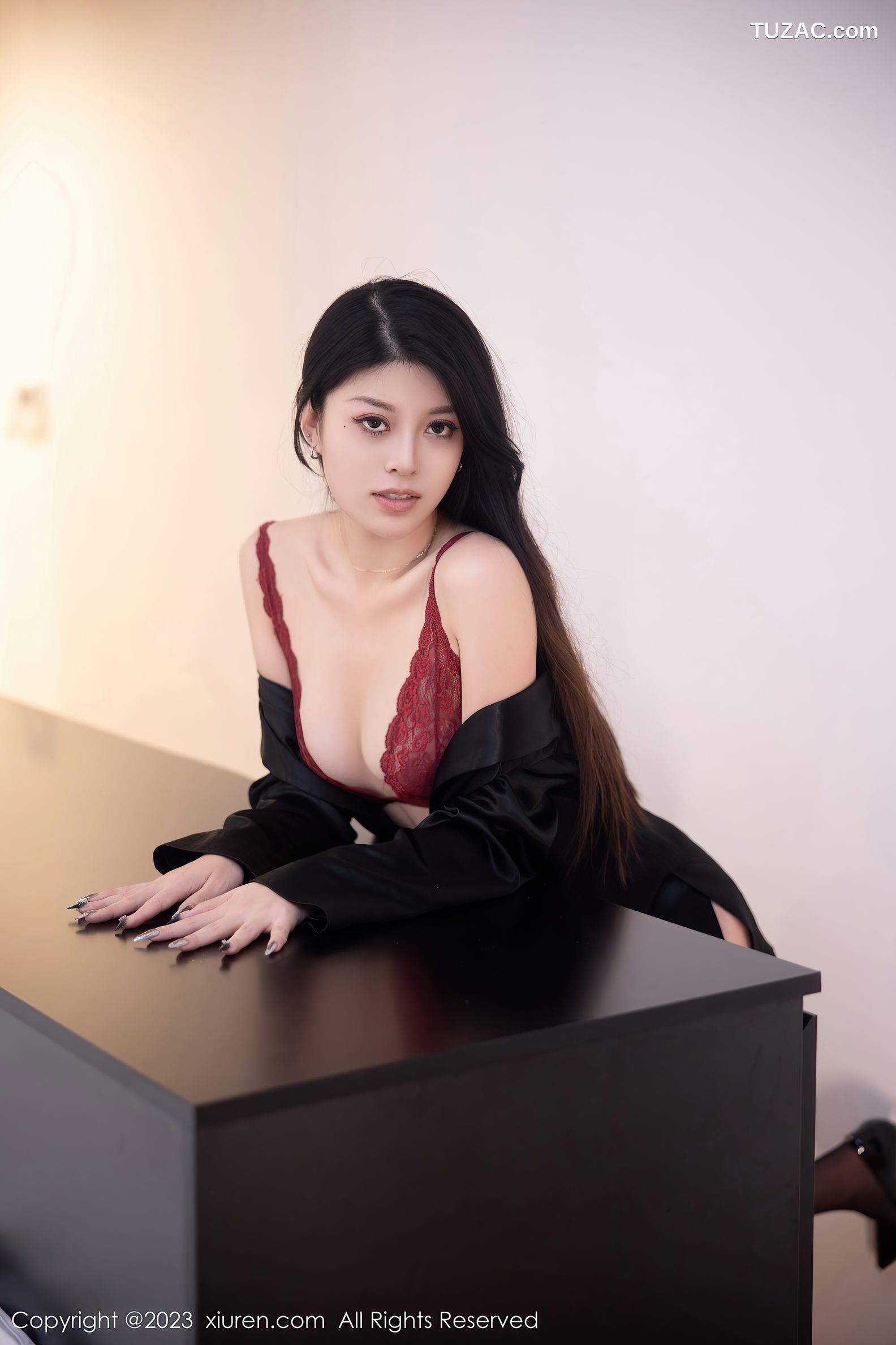 XiuRen秀人网-6409-四月月-深色西服红色蕾丝内衣黑丝吊带袜-2023.03.14