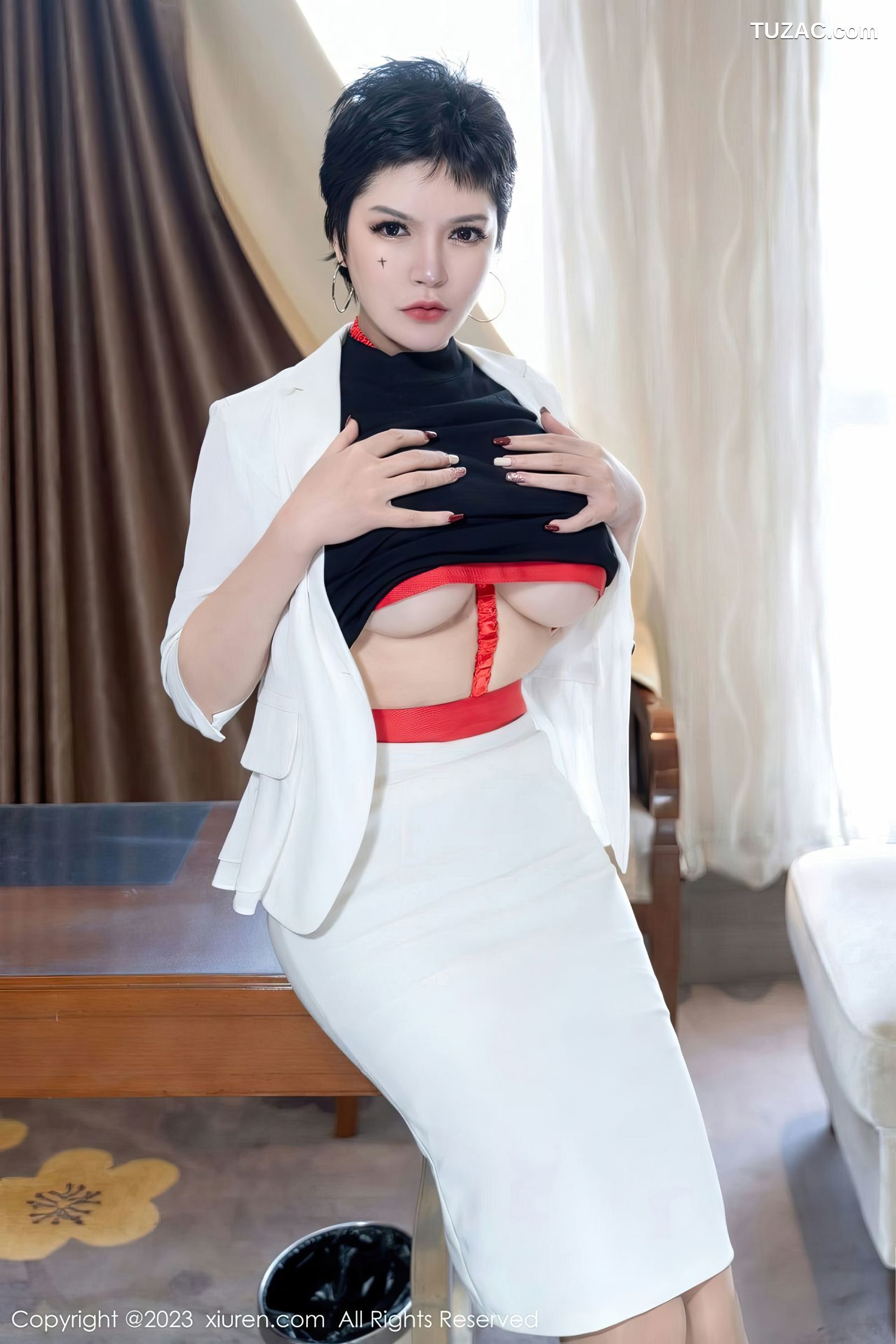 XiuRen秀人网-6415-伊丽莎有点白-白色外衣性感红色情趣内衣-2023.03.15