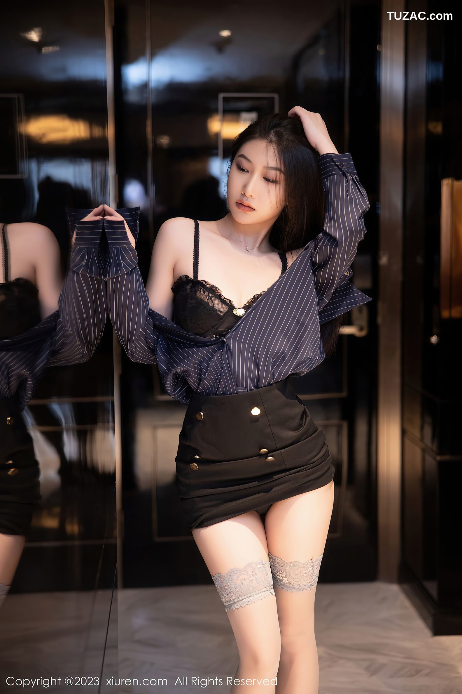 XiuRen秀人网-6418-李佳芮Cherie-深色条纹服短裙黑色蕾丝情趣内衣-2023.03.15