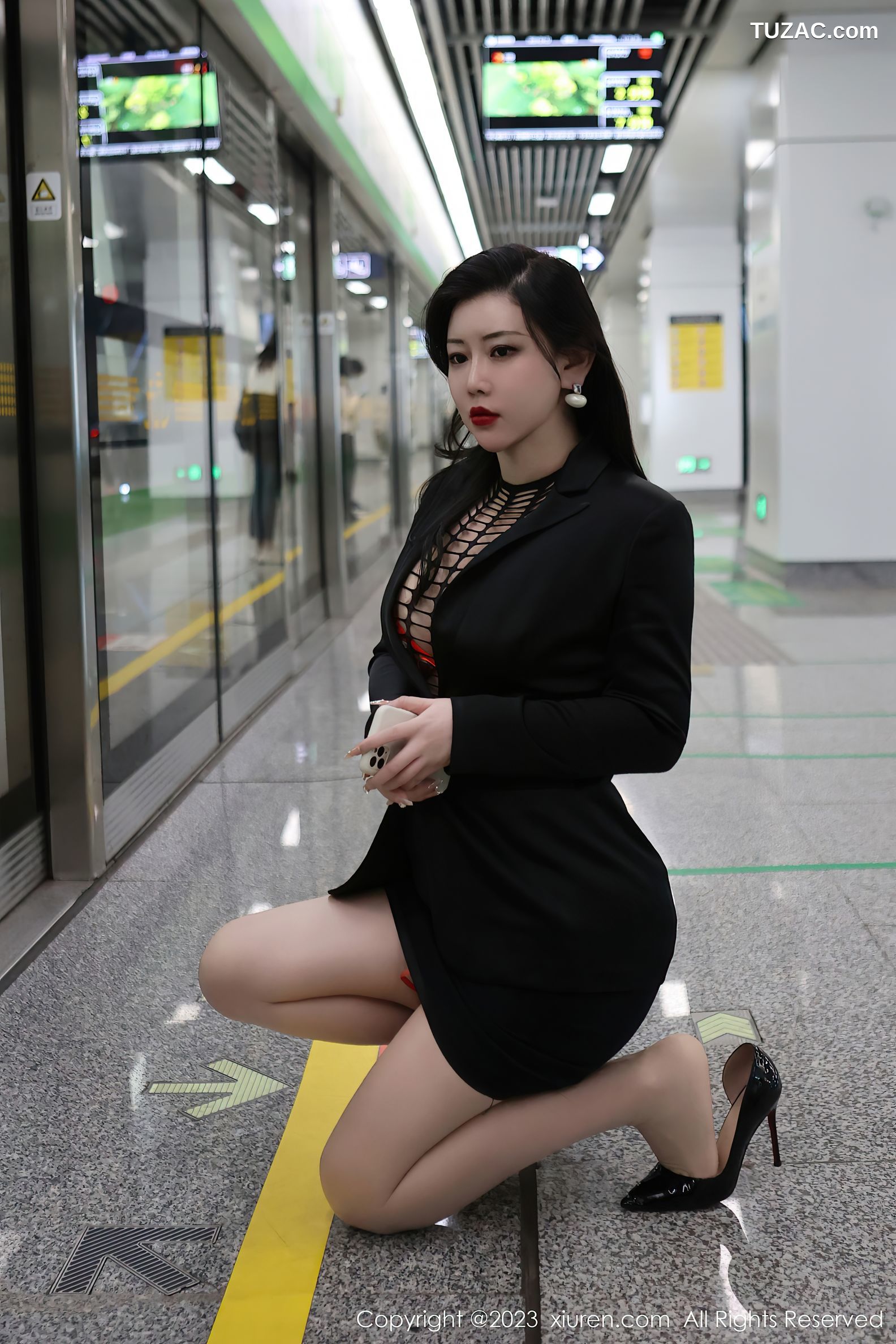 XiuRen秀人网-6421-王婉悠Queen-浅黑色OL服红色情趣内衣-2023.03.16