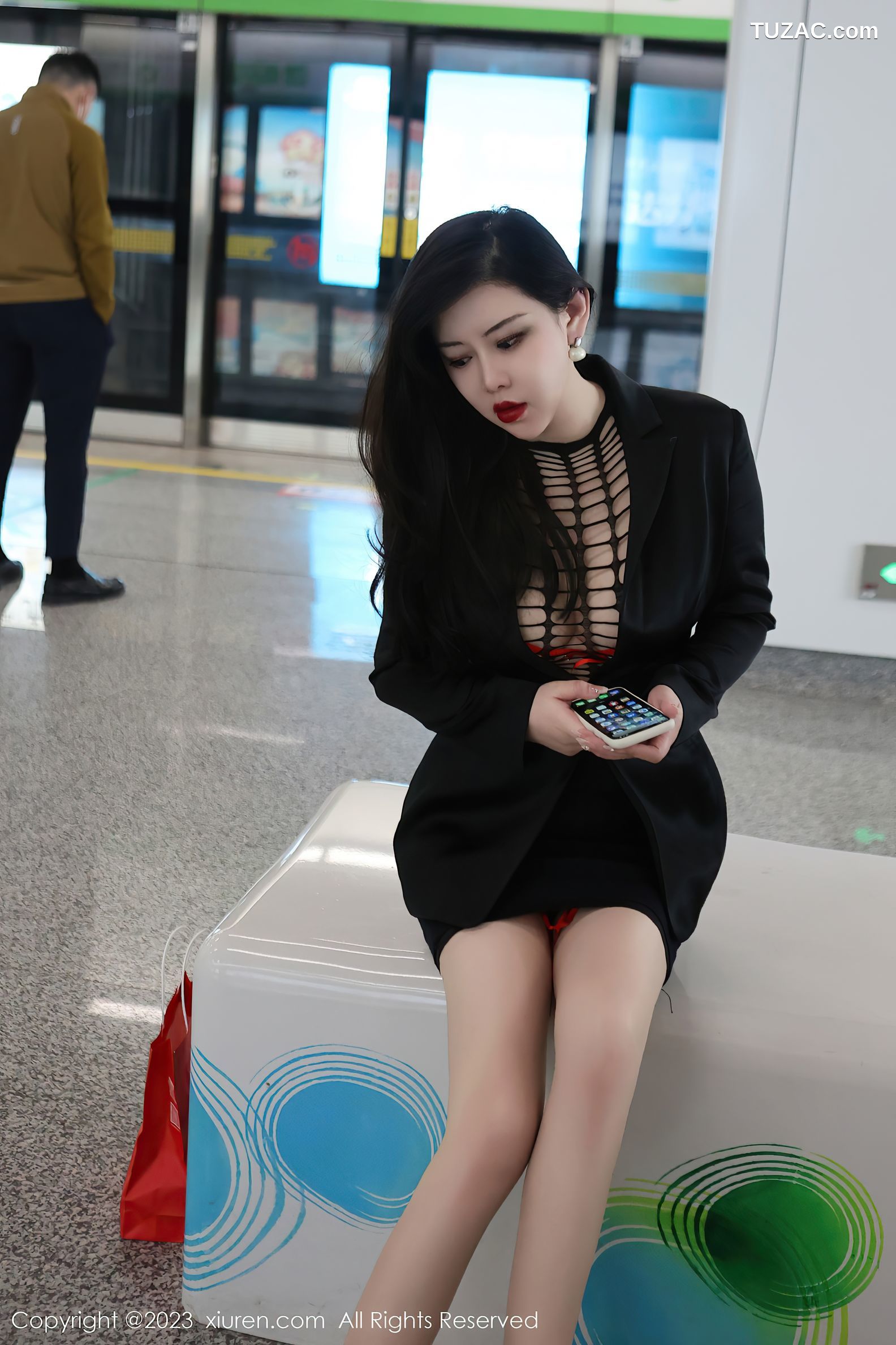 XiuRen秀人网-6421-王婉悠Queen-浅黑色OL服红色情趣内衣-2023.03.16