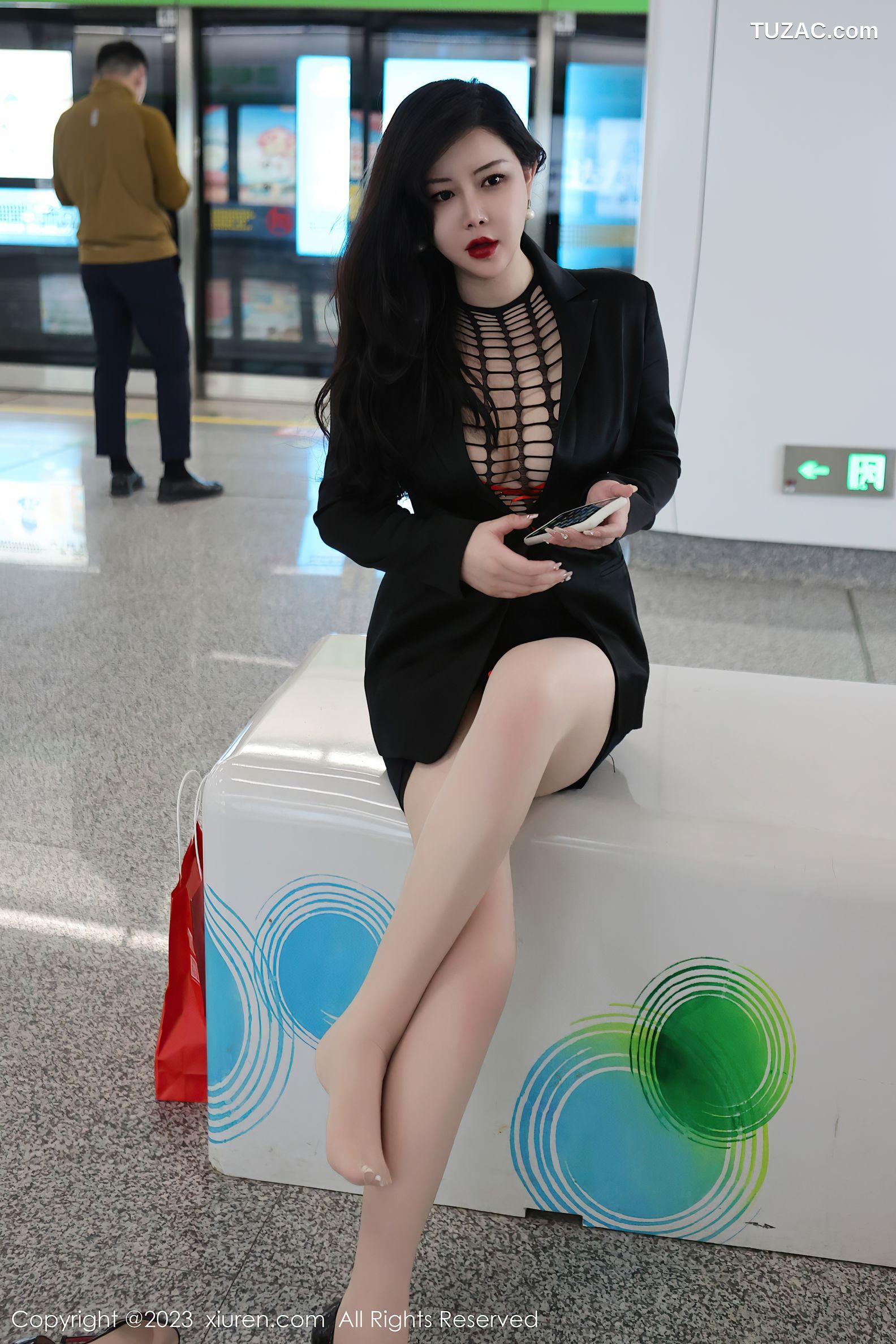 XiuRen秀人网-6421-王婉悠Queen-浅黑色OL服红色情趣内衣-2023.03.16