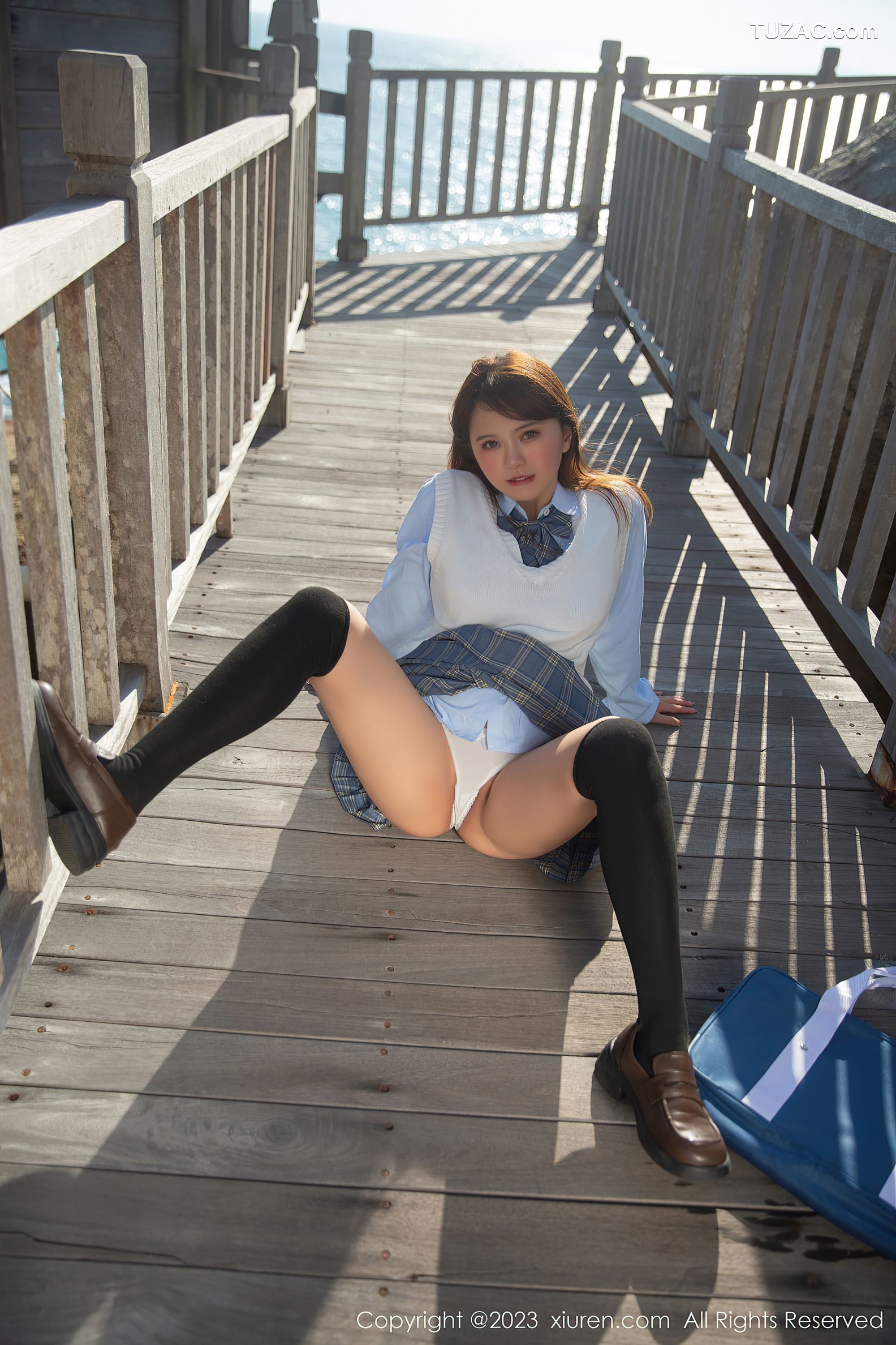 XiuRen秀人网-6423-张思允Nice-海边场景淡蓝色上衣格子裙浅色内衣-2023.03.16