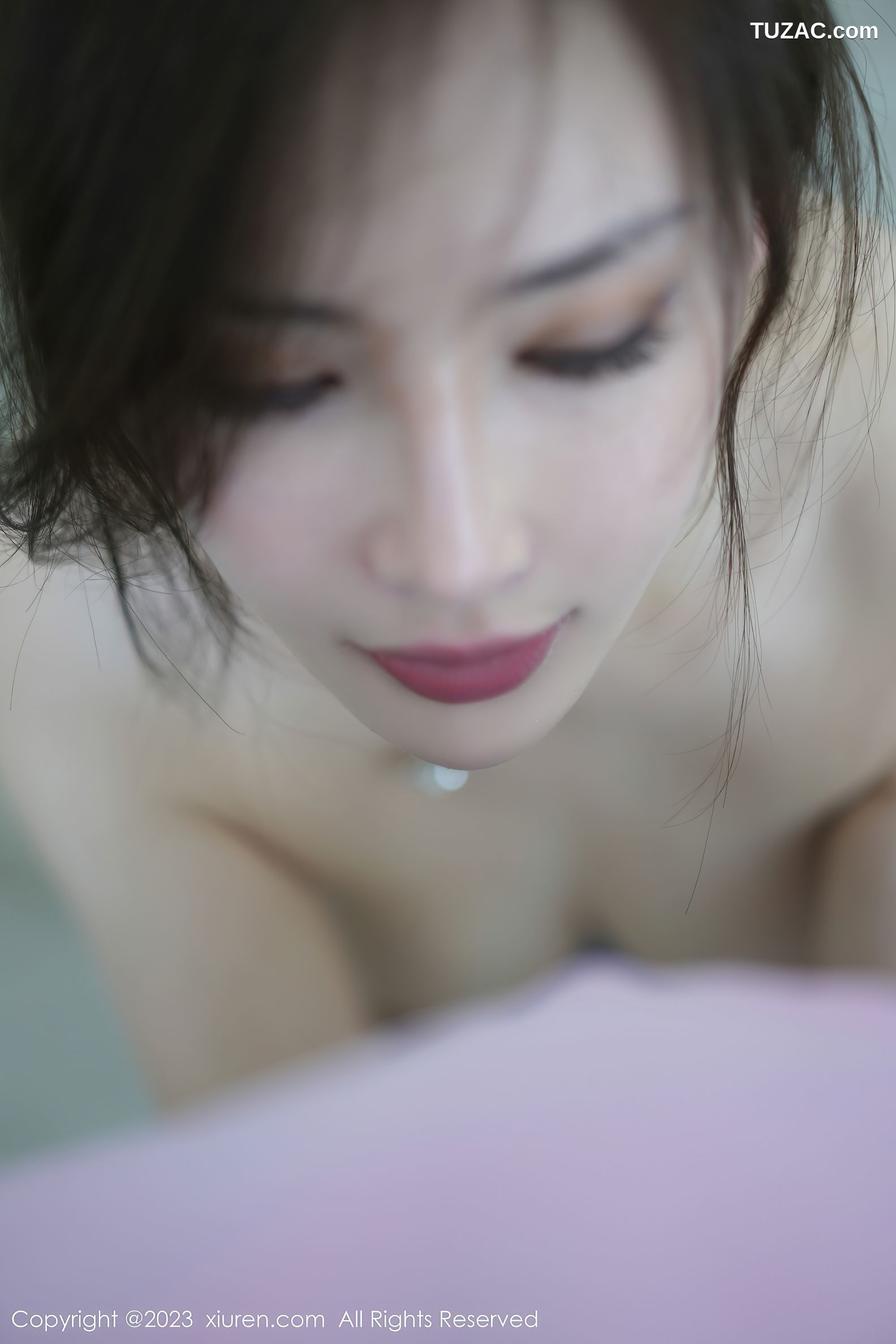 XiuRen秀人网-6429-Carol周妍希-灰色肩连衣短裙-2023.03.17