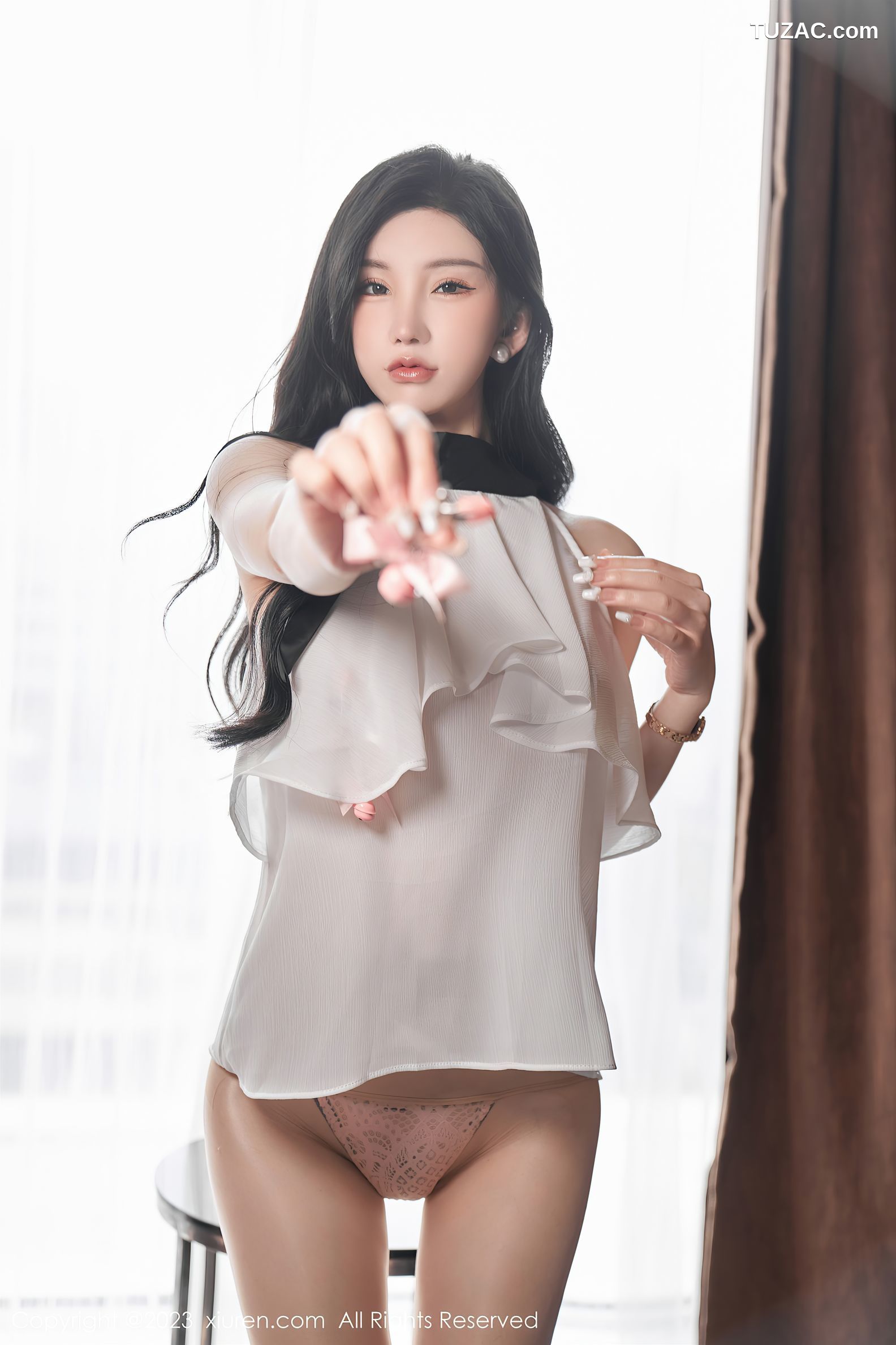 XiuRen秀人网-6435-周于希Sally-澳门旅拍白色薄纱服饰超薄肉丝-2023.03.17