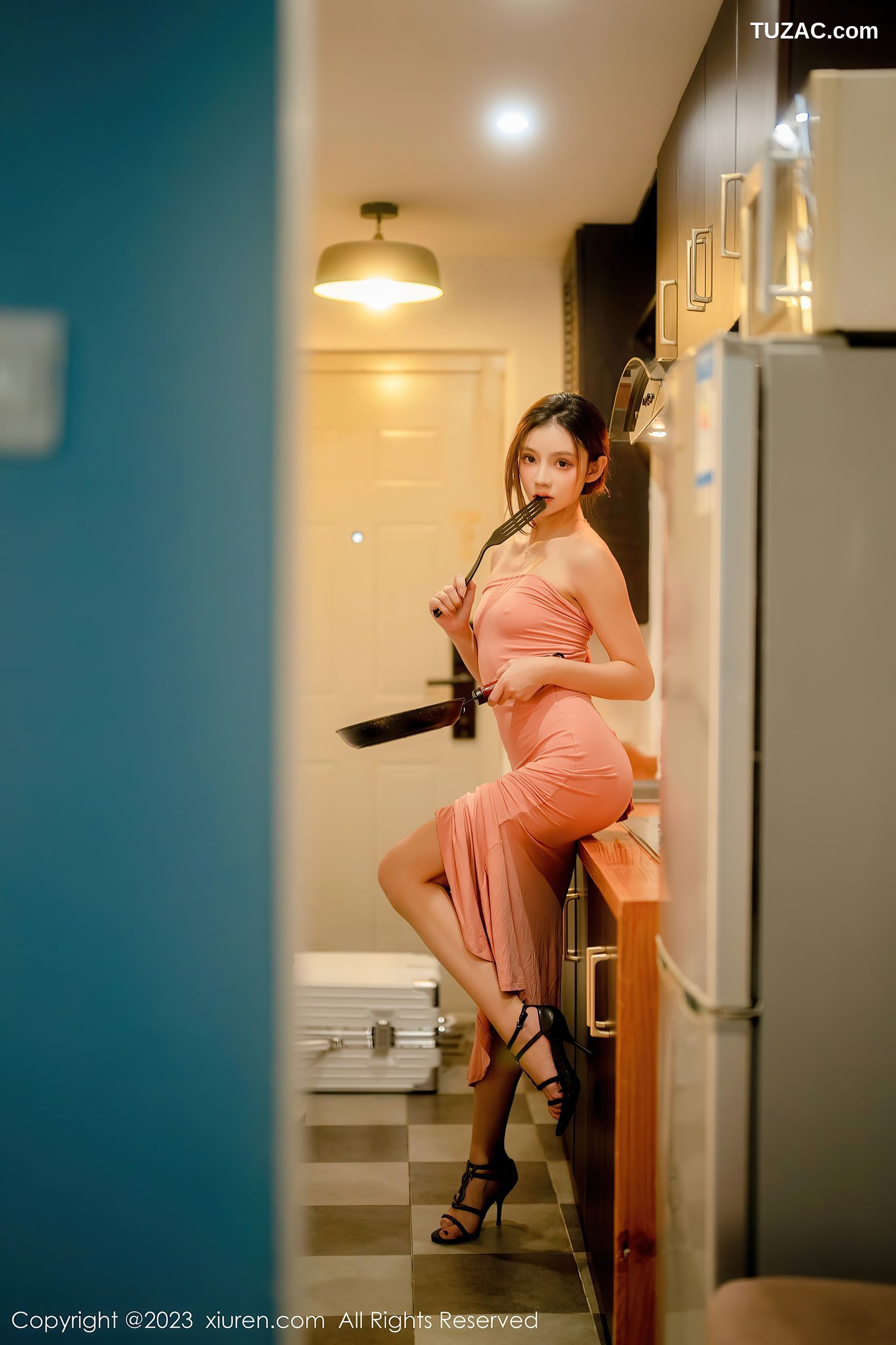 XiuRen秀人网-6437-加朵Babe-粉色露肩连衣裙真空-2023.03.20