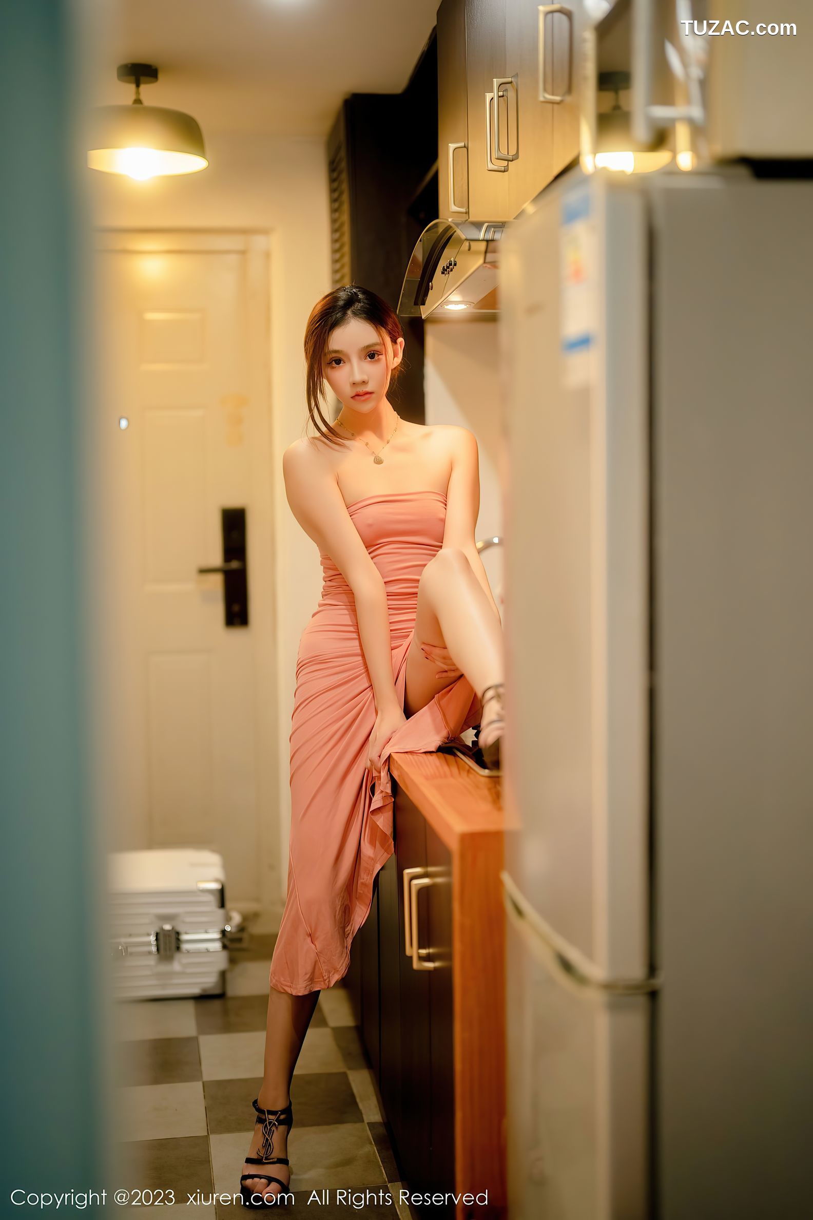 XiuRen秀人网-6437-加朵Babe-粉色露肩连衣裙真空-2023.03.20