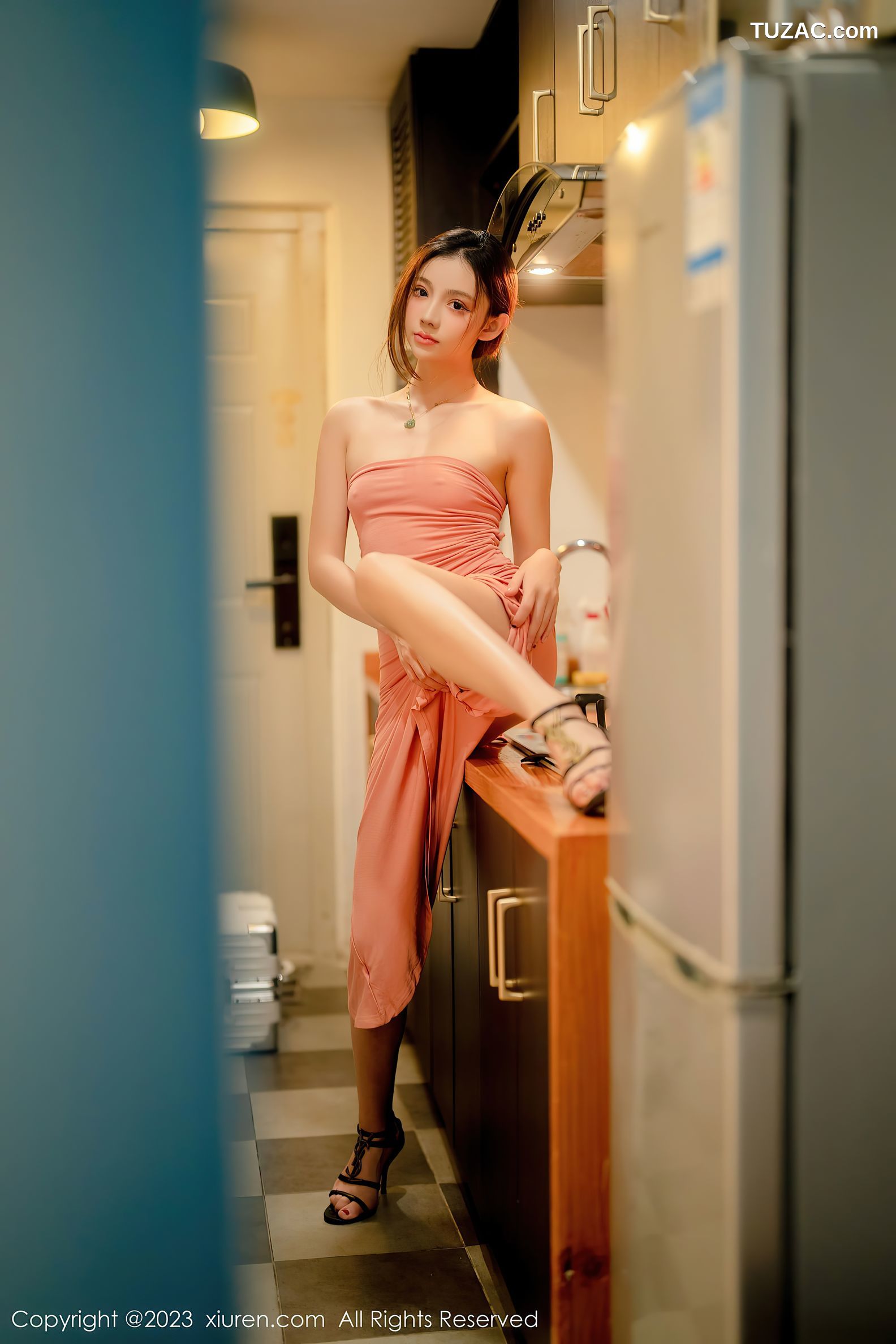 XiuRen秀人网-6437-加朵Babe-粉色露肩连衣裙真空-2023.03.20