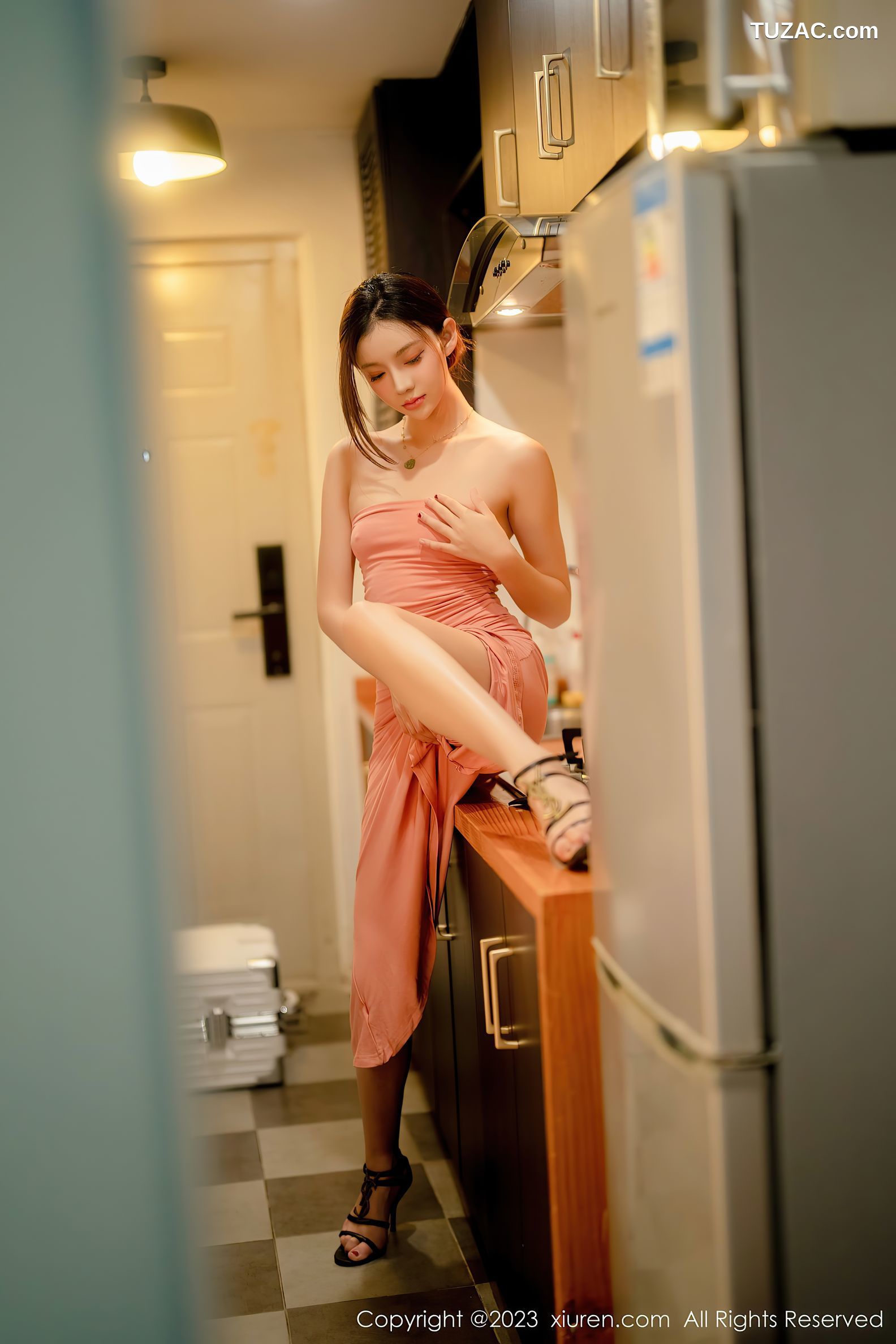 XiuRen秀人网-6437-加朵Babe-粉色露肩连衣裙真空-2023.03.20