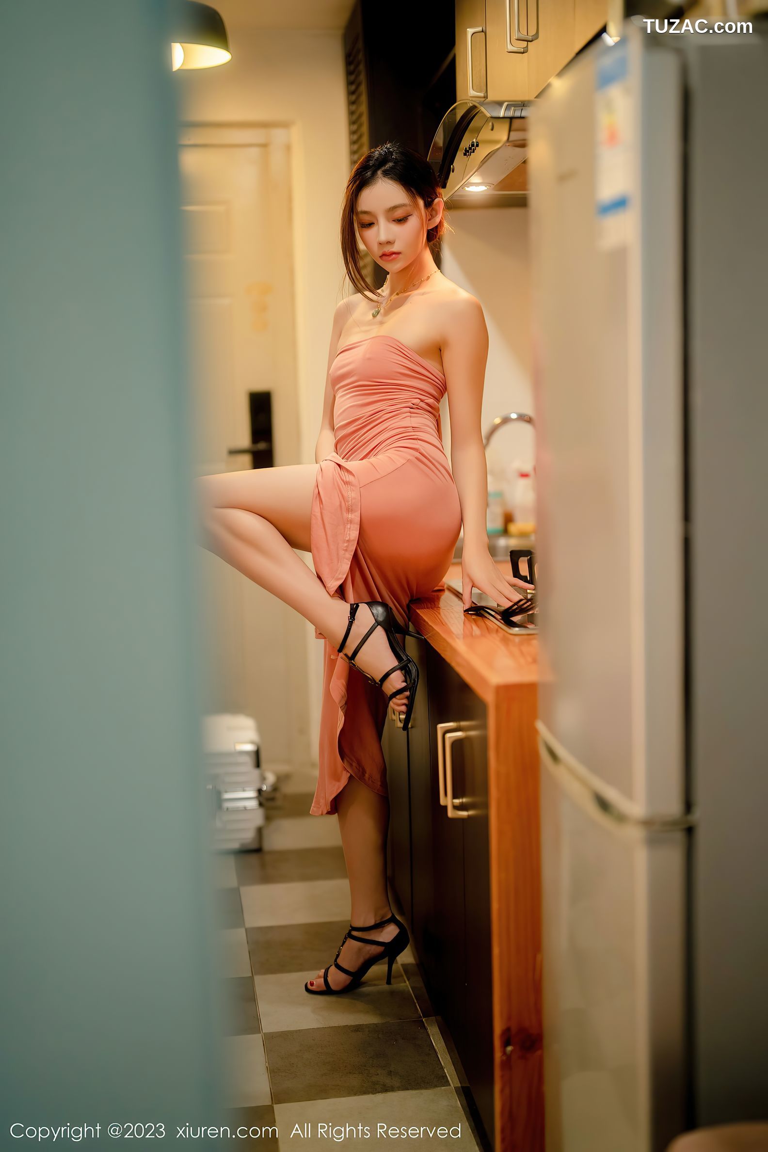 XiuRen秀人网-6437-加朵Babe-粉色露肩连衣裙真空-2023.03.20