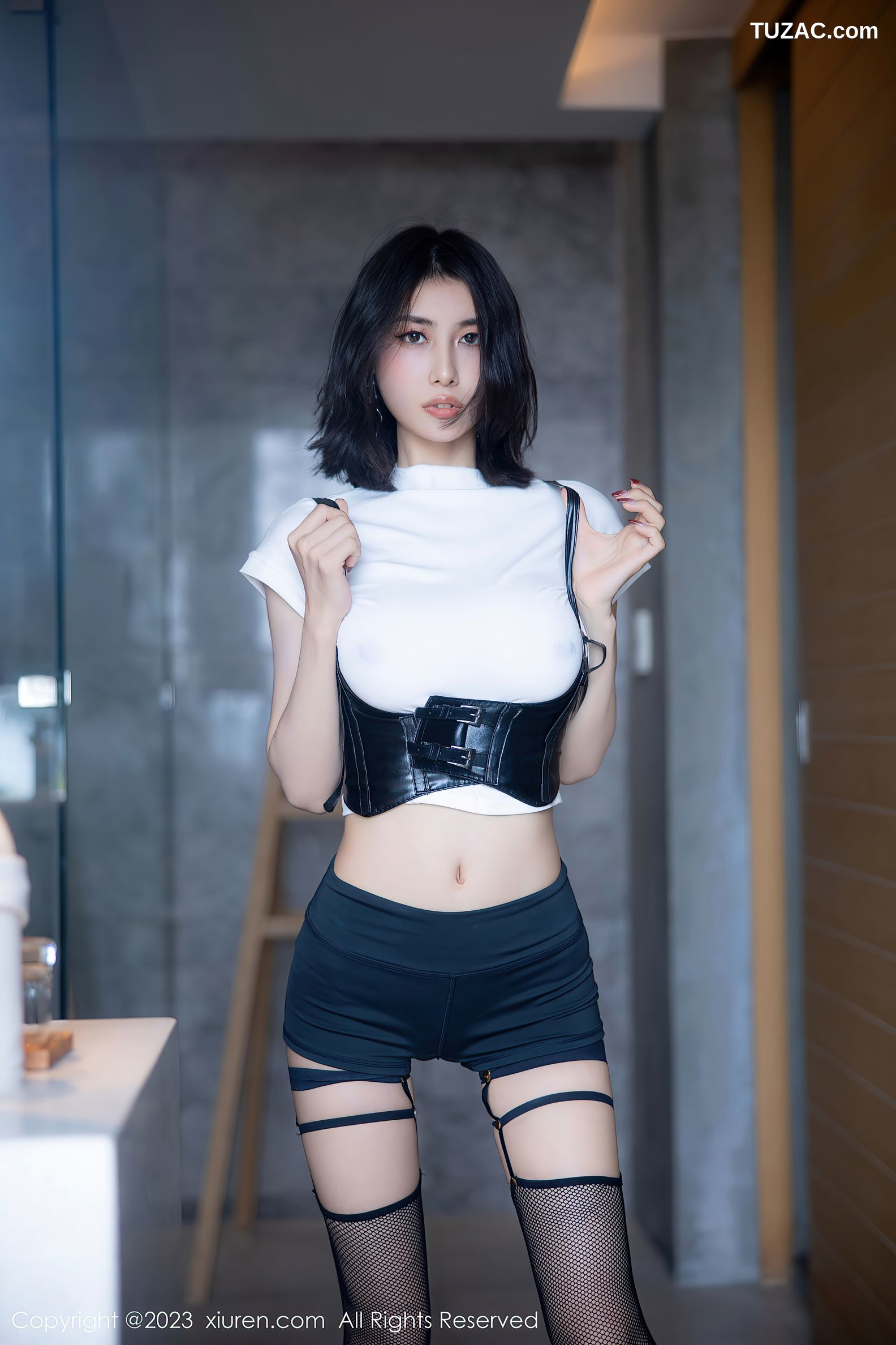 XiuRen秀人网-6443-Lingyu69-白色短款衣黑短裤-2023.03.21