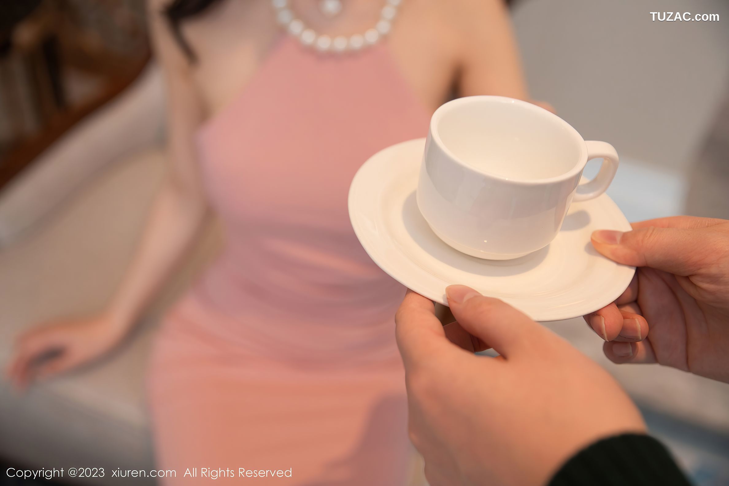 XiuRen秀人网-6454-熊小诺-三亚旅拍性感粉色连衣长裙-2023.03.22