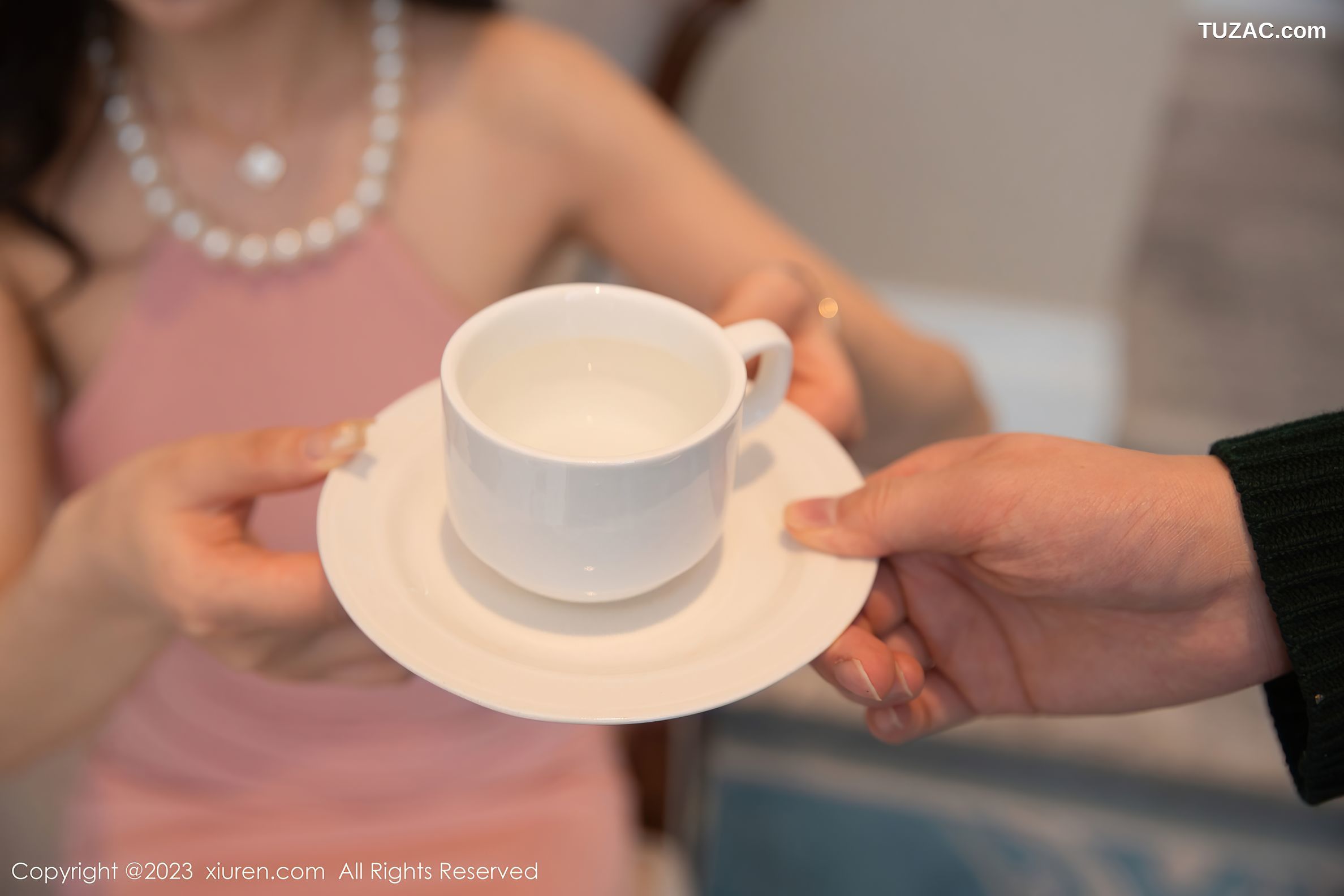 XiuRen秀人网-6454-熊小诺-三亚旅拍性感粉色连衣长裙-2023.03.22