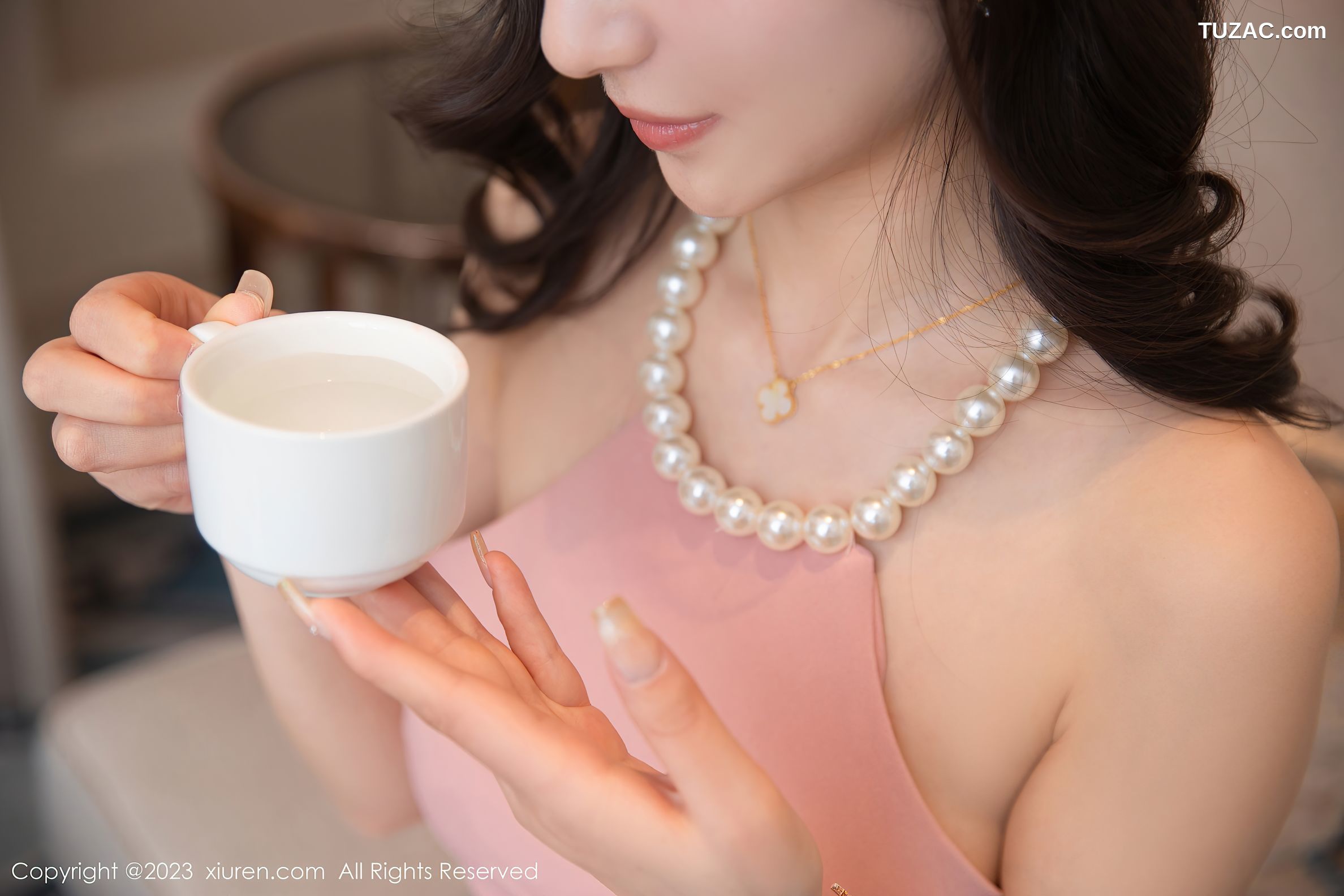 XiuRen秀人网-6454-熊小诺-三亚旅拍性感粉色连衣长裙-2023.03.22