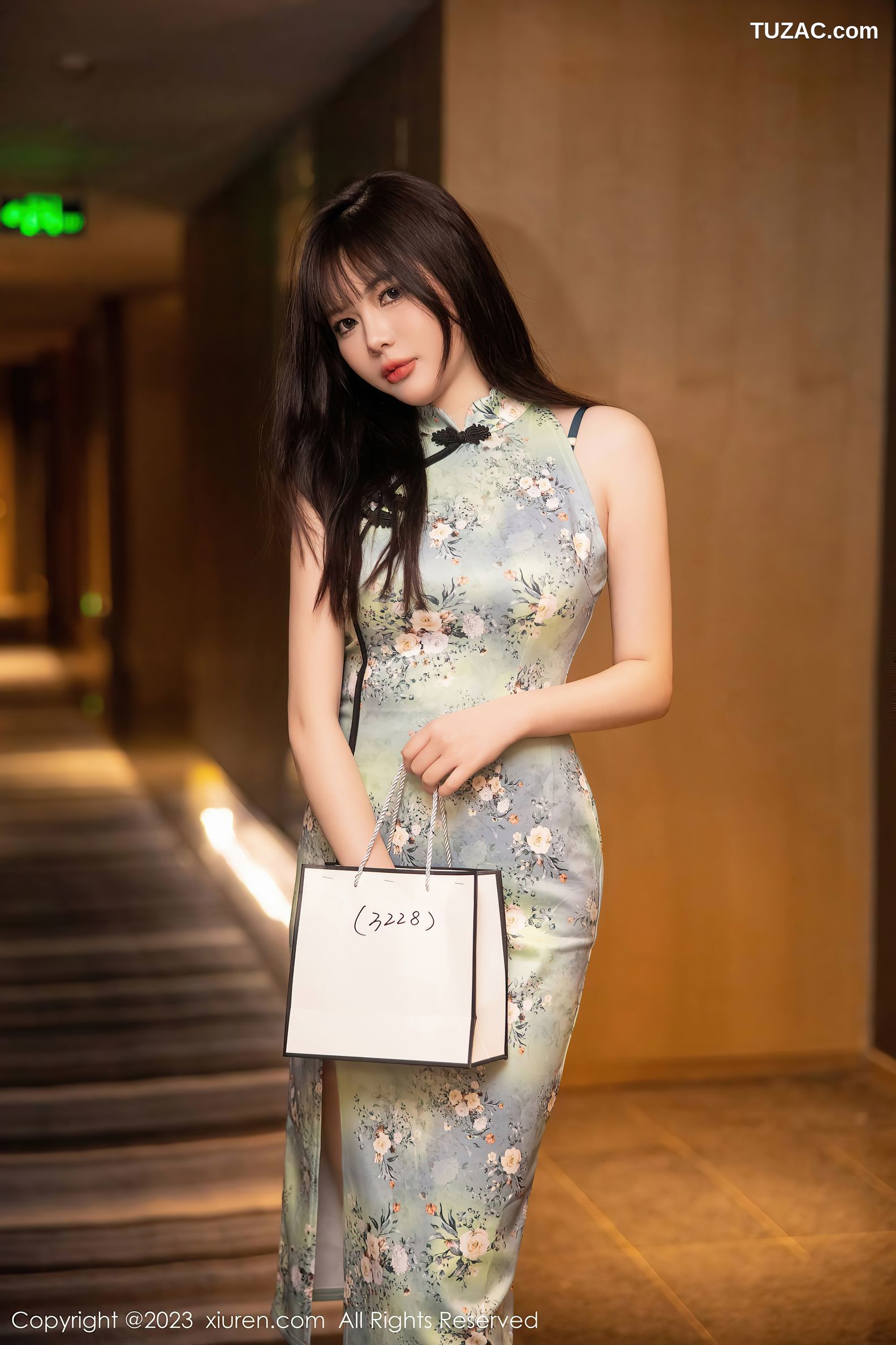 XiuRen秀人网-6464-Arude薇薇-绿灰色旗袍黑色蕾丝内衣-2023.03.24