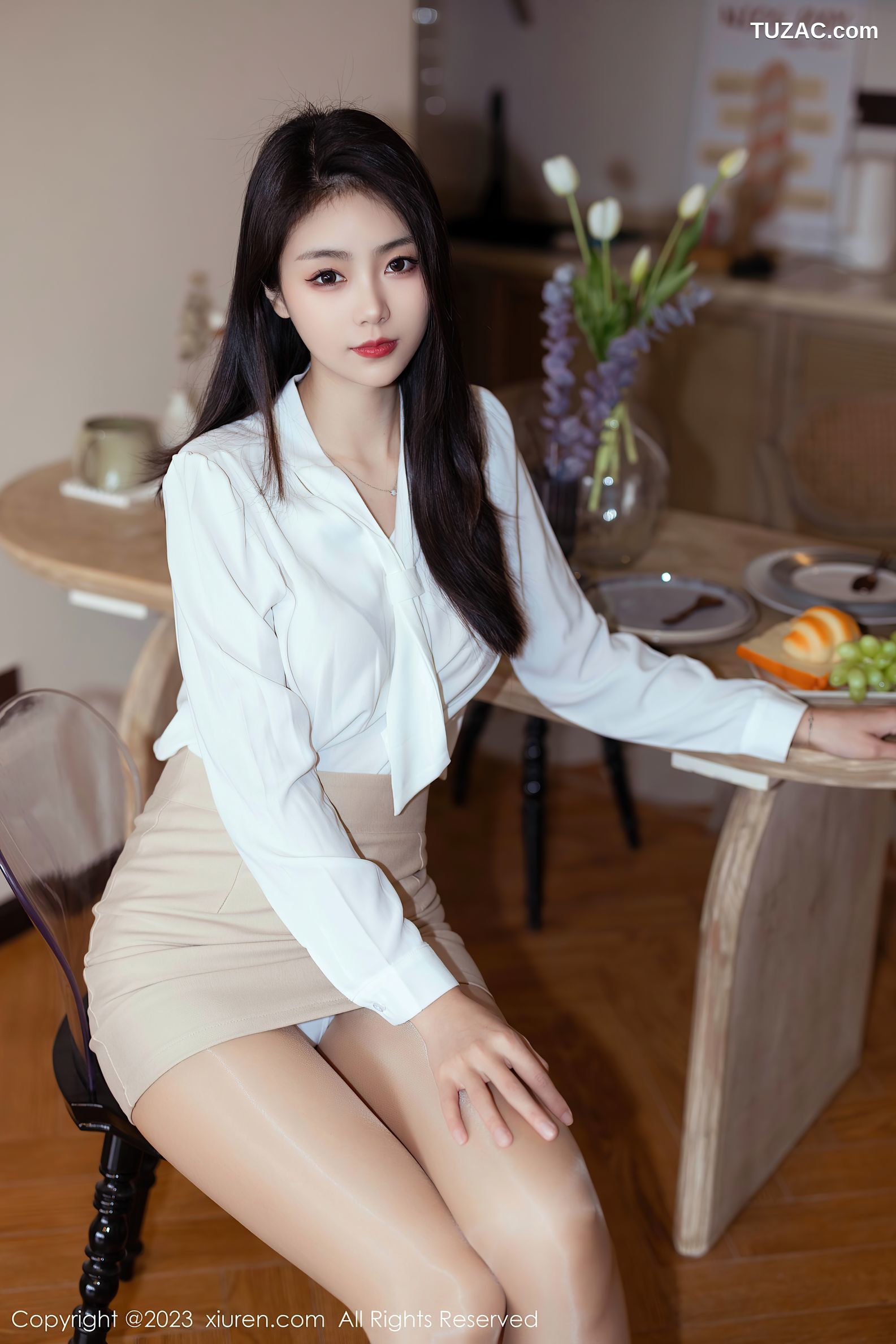 XiuRen秀人网-6465-可樂Vicky-白T浅黄色短裙闪亮肉丝-2023.03.24