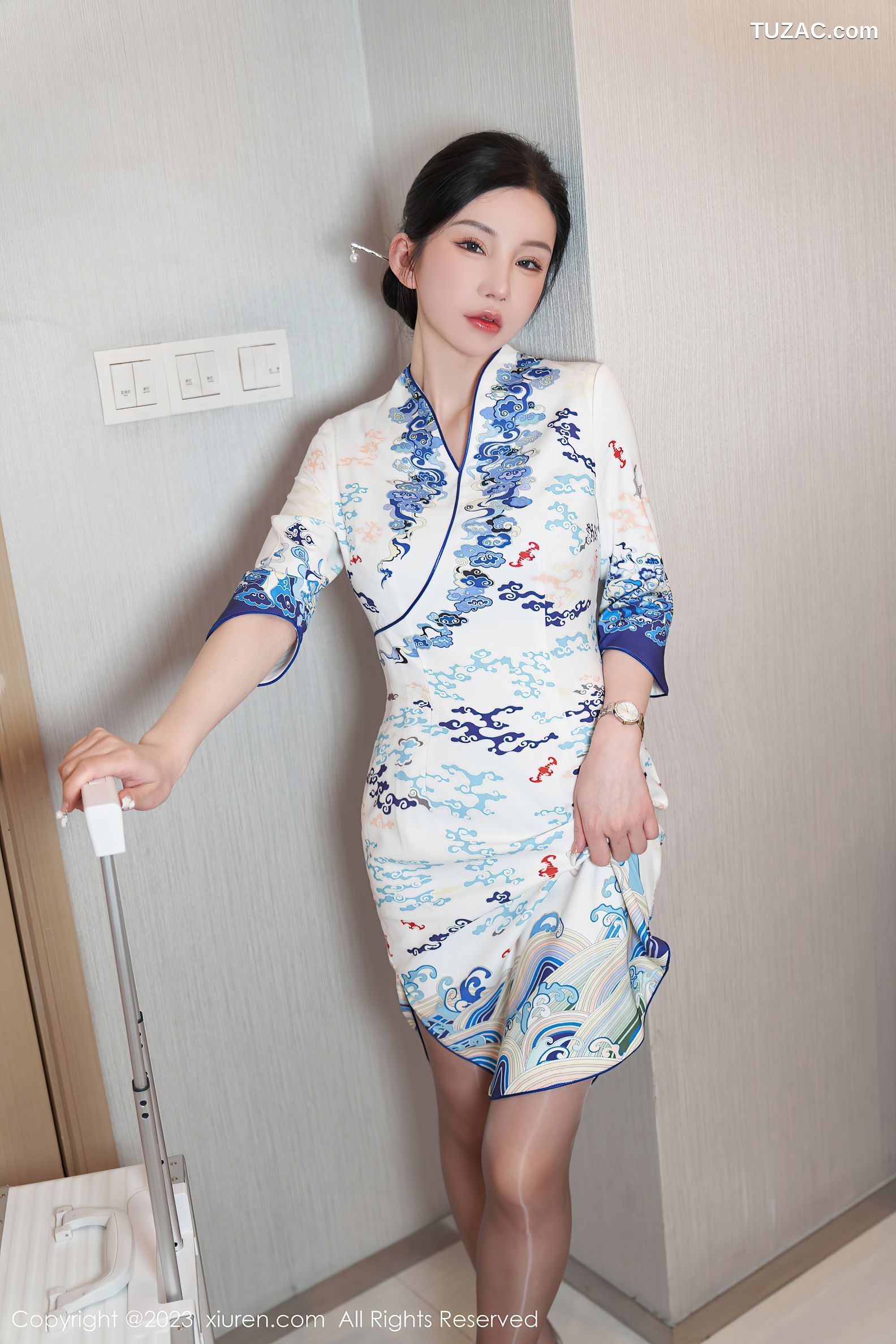 XiuRen秀人网-6473-周于希Sally-澳门旅拍青花瓷旗袍性感蓝色内衣-2023.03.24