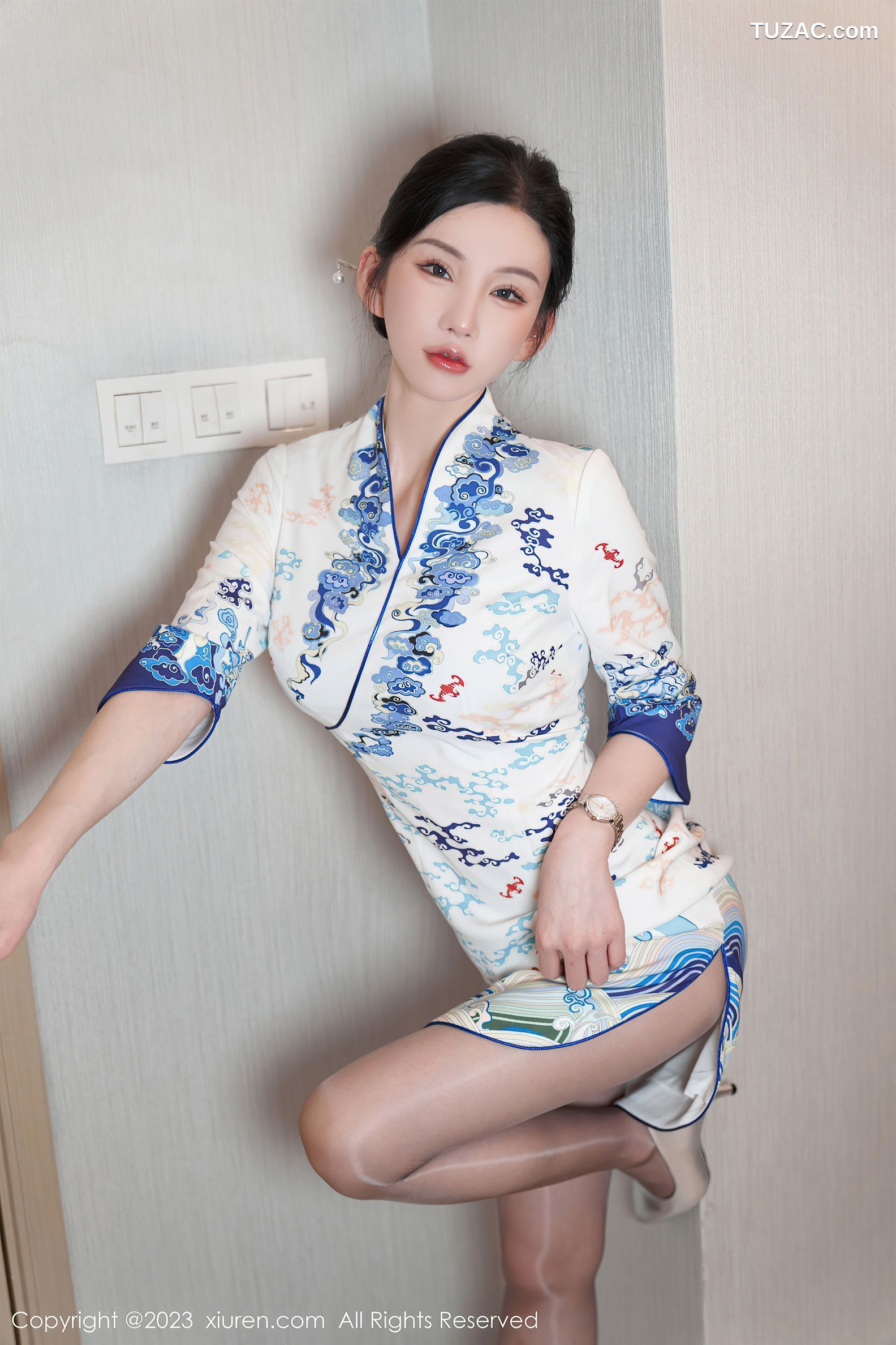 XiuRen秀人网-6473-周于希Sally-澳门旅拍青花瓷旗袍性感蓝色内衣-2023.03.24