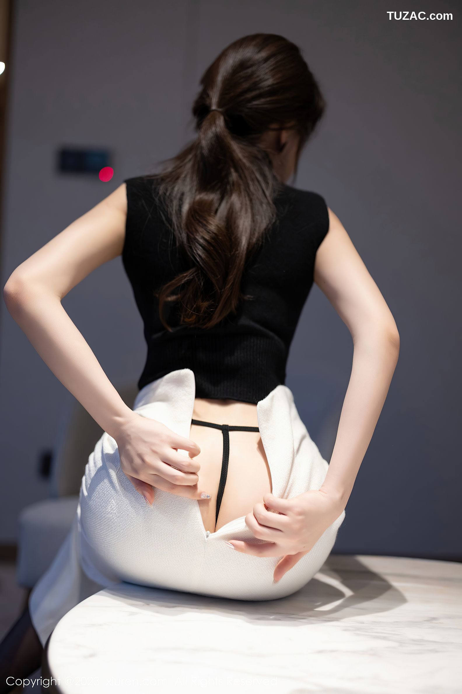 XiuRen秀人网-6480-徐莉芝Booty-黑色开胸服超薄黑丝-2023.03.27