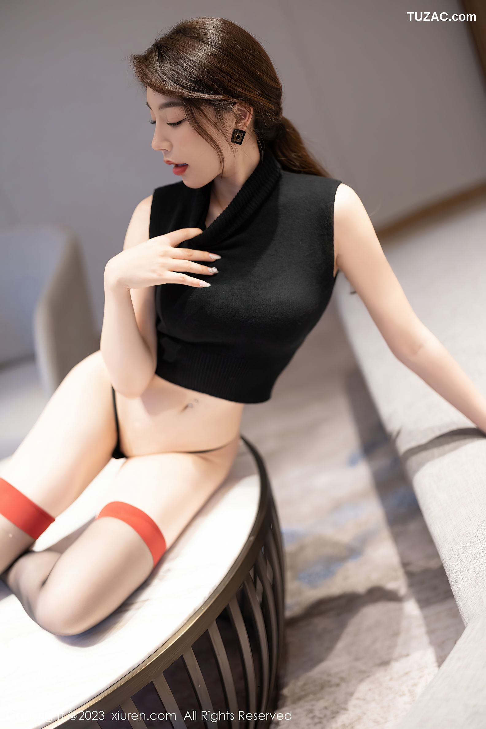 XiuRen秀人网-6480-徐莉芝Booty-黑色开胸服超薄黑丝-2023.03.27