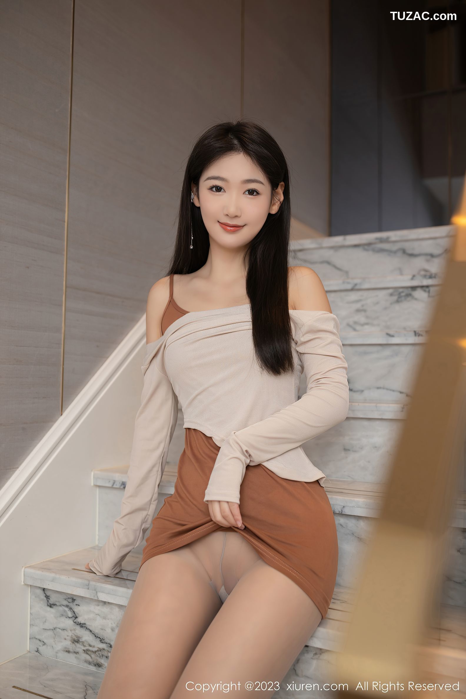 XiuRen秀人网-6481-唐安琪-女友回家主题浅色上衣超薄肉丝-2023.03.27
