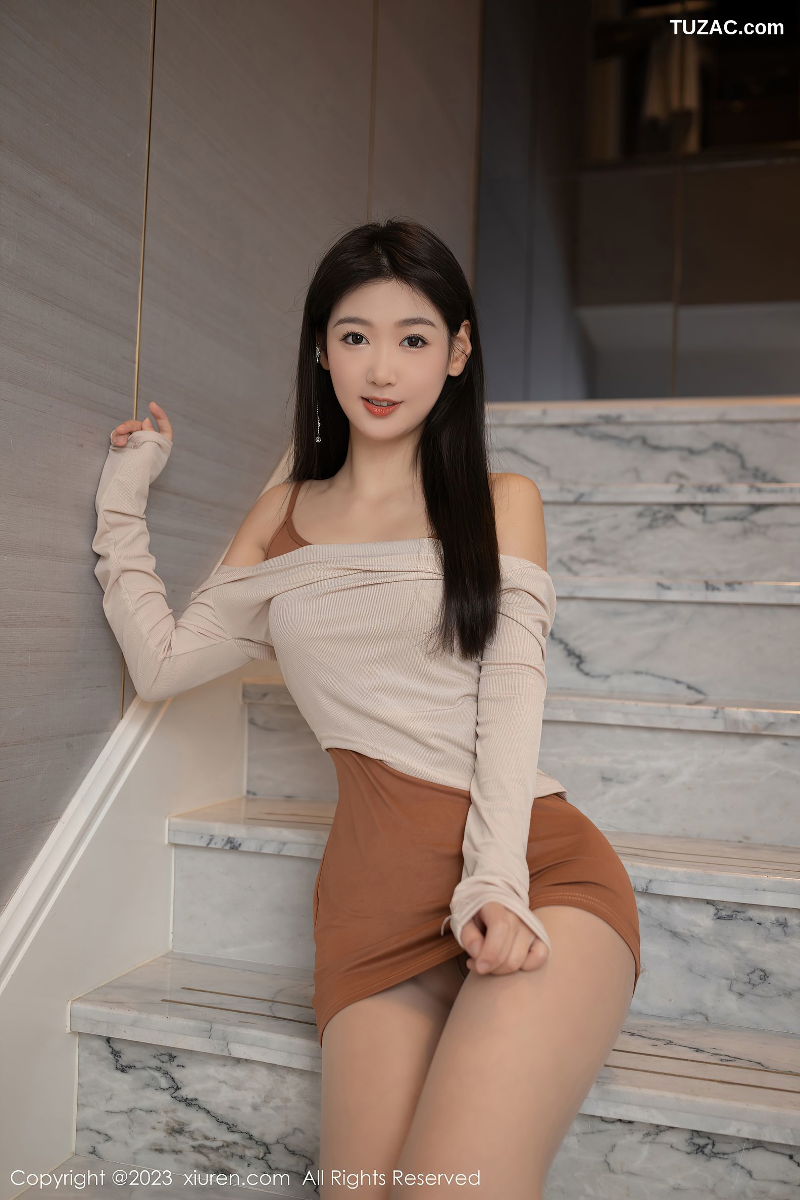 XiuRen秀人网-6481-唐安琪-女友回家主题浅色上衣超薄肉丝-2023.03.27
